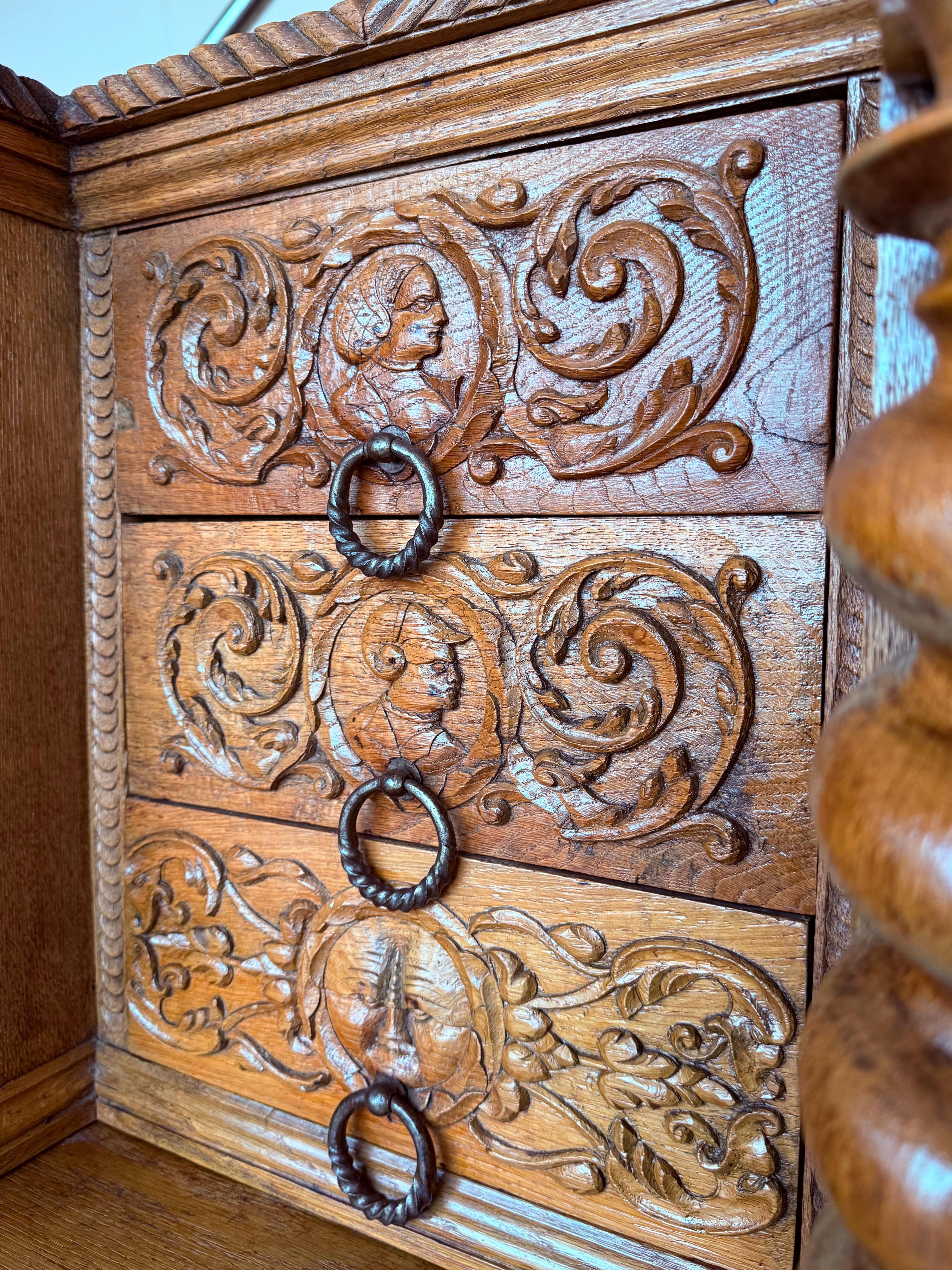 Cabinet Vintage By intagliato a mano in vendita 5