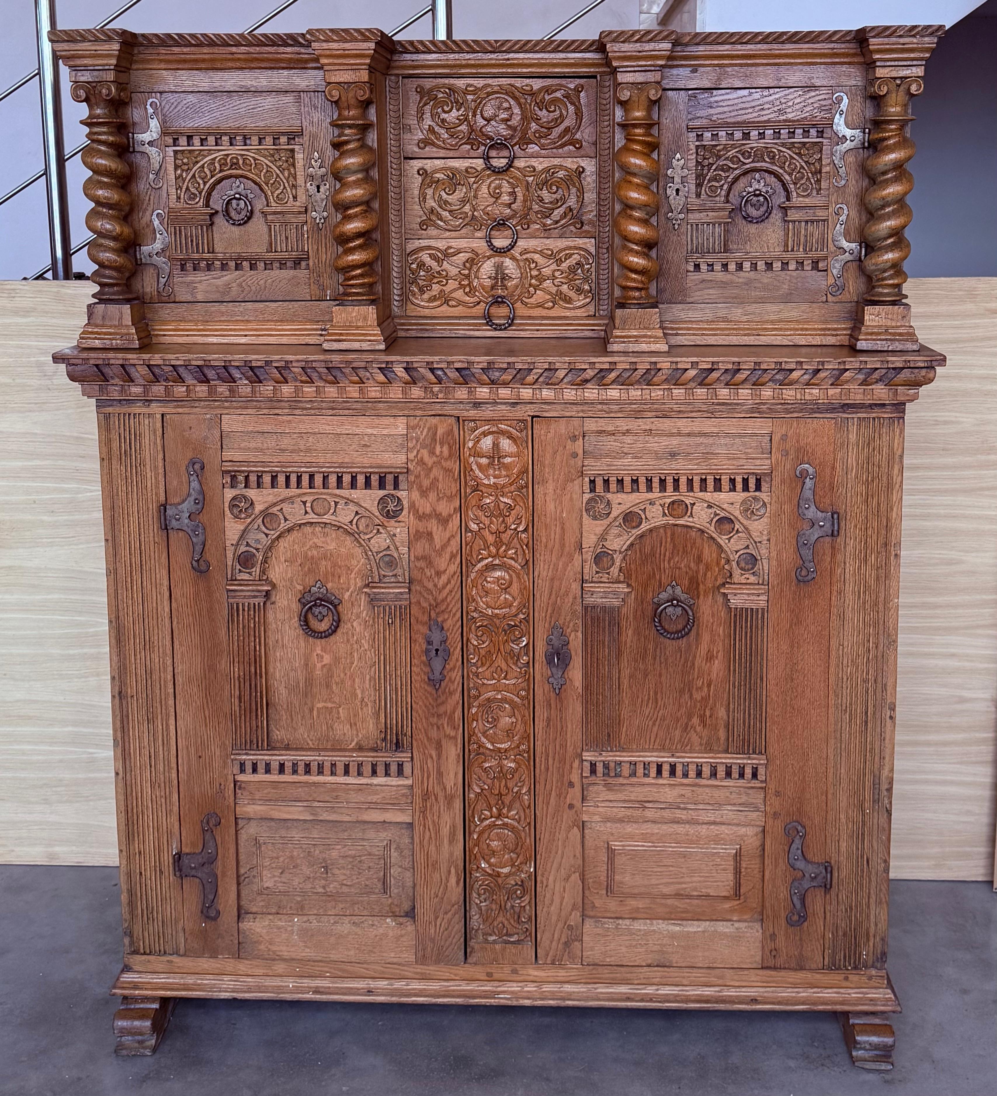 Coloniale olandese Cabinet Vintage By intagliato a mano in vendita
