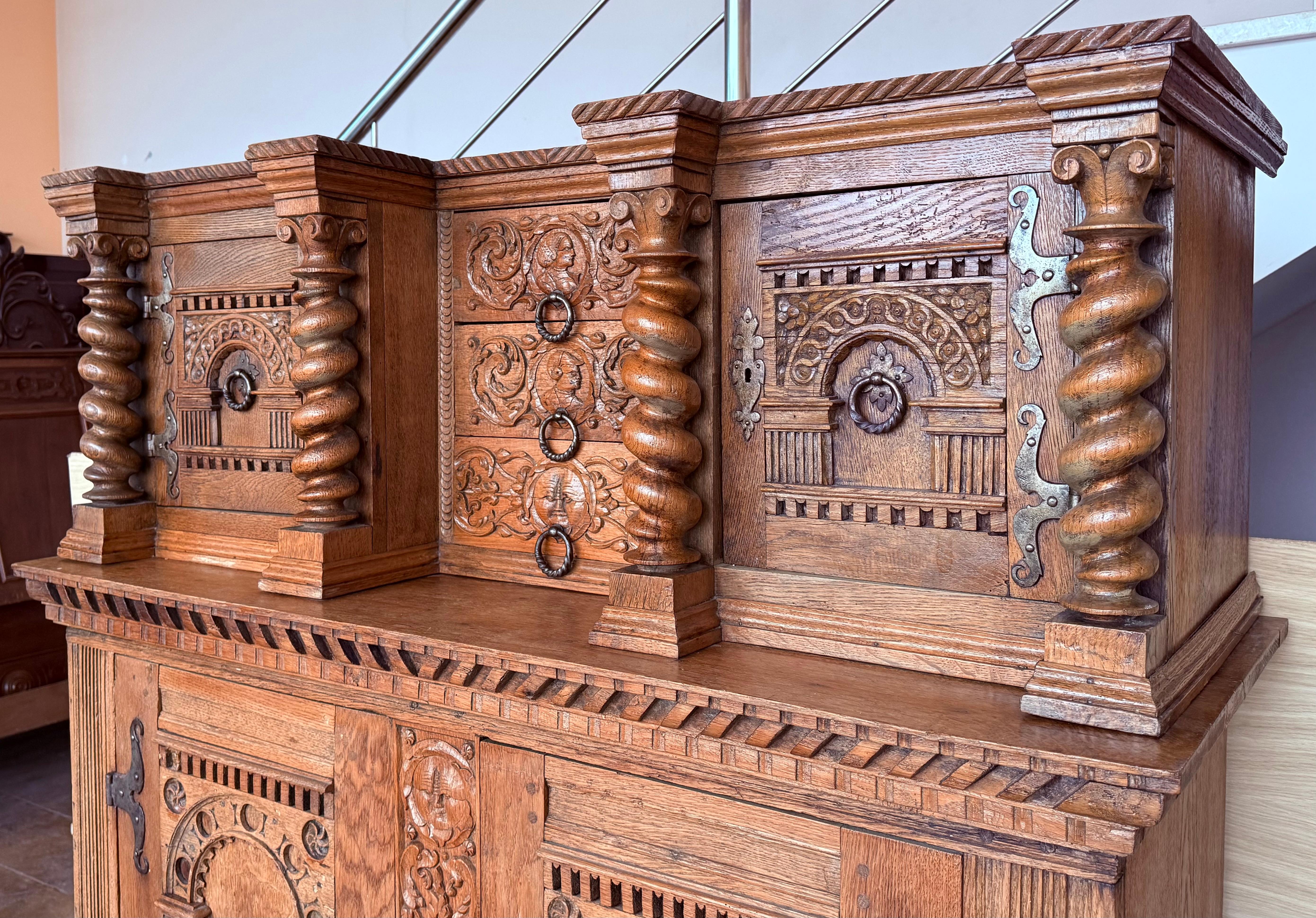 XIX secolo Cabinet Vintage By intagliato a mano in vendita