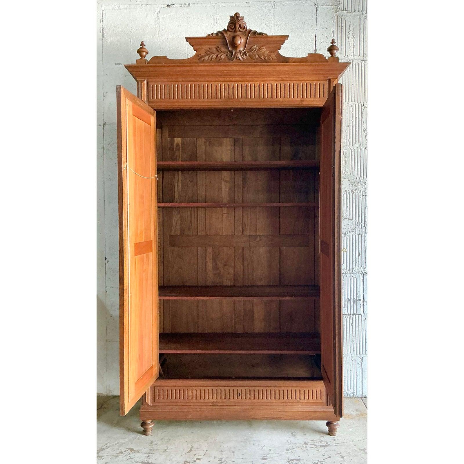 Vintage Boho Hand Carved Eastlake Linen Press im Zustand „Gut“ im Angebot in West Palm Beach, FL