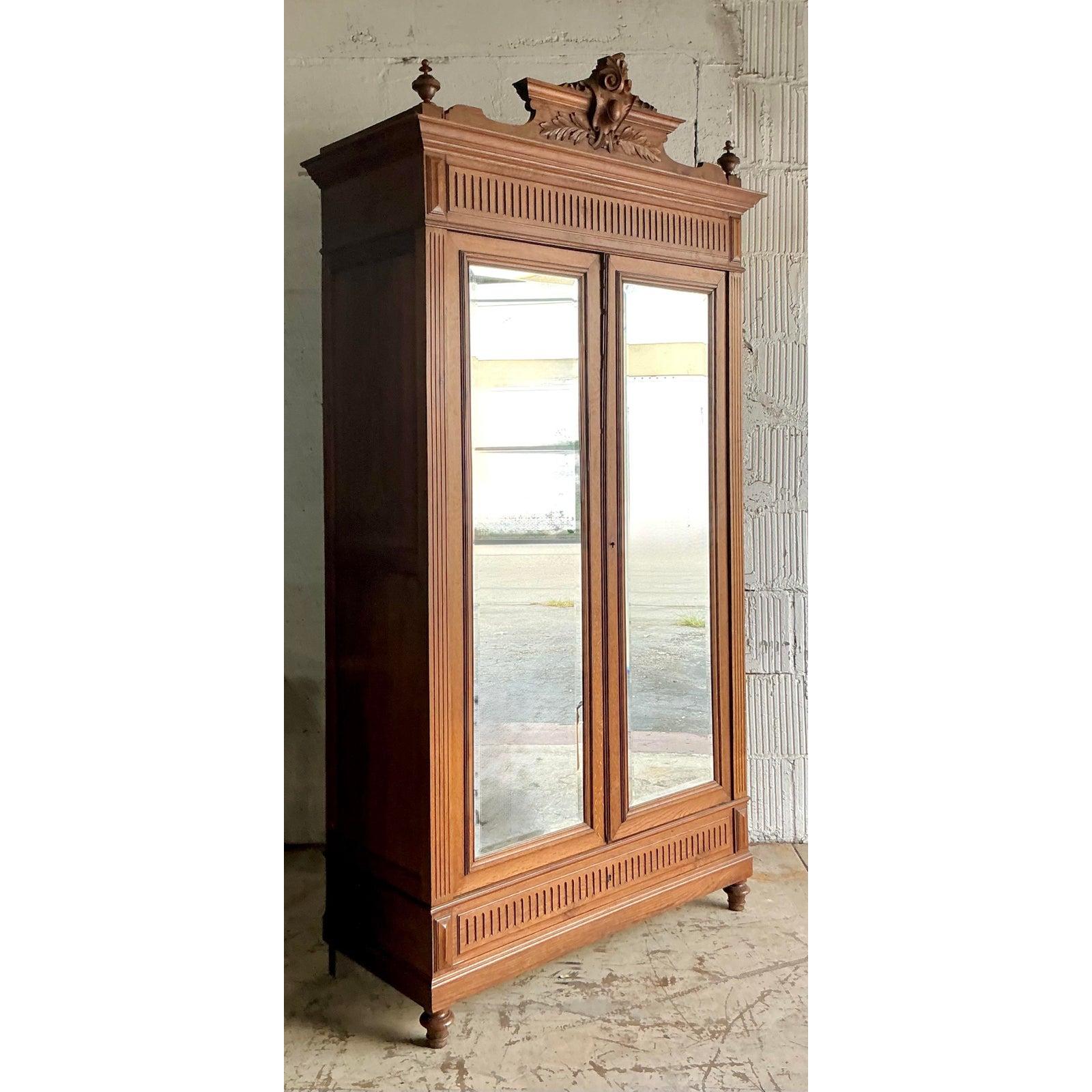 Vintage Boho Hand Carved Eastlake Linen Press (19. Jahrhundert) im Angebot