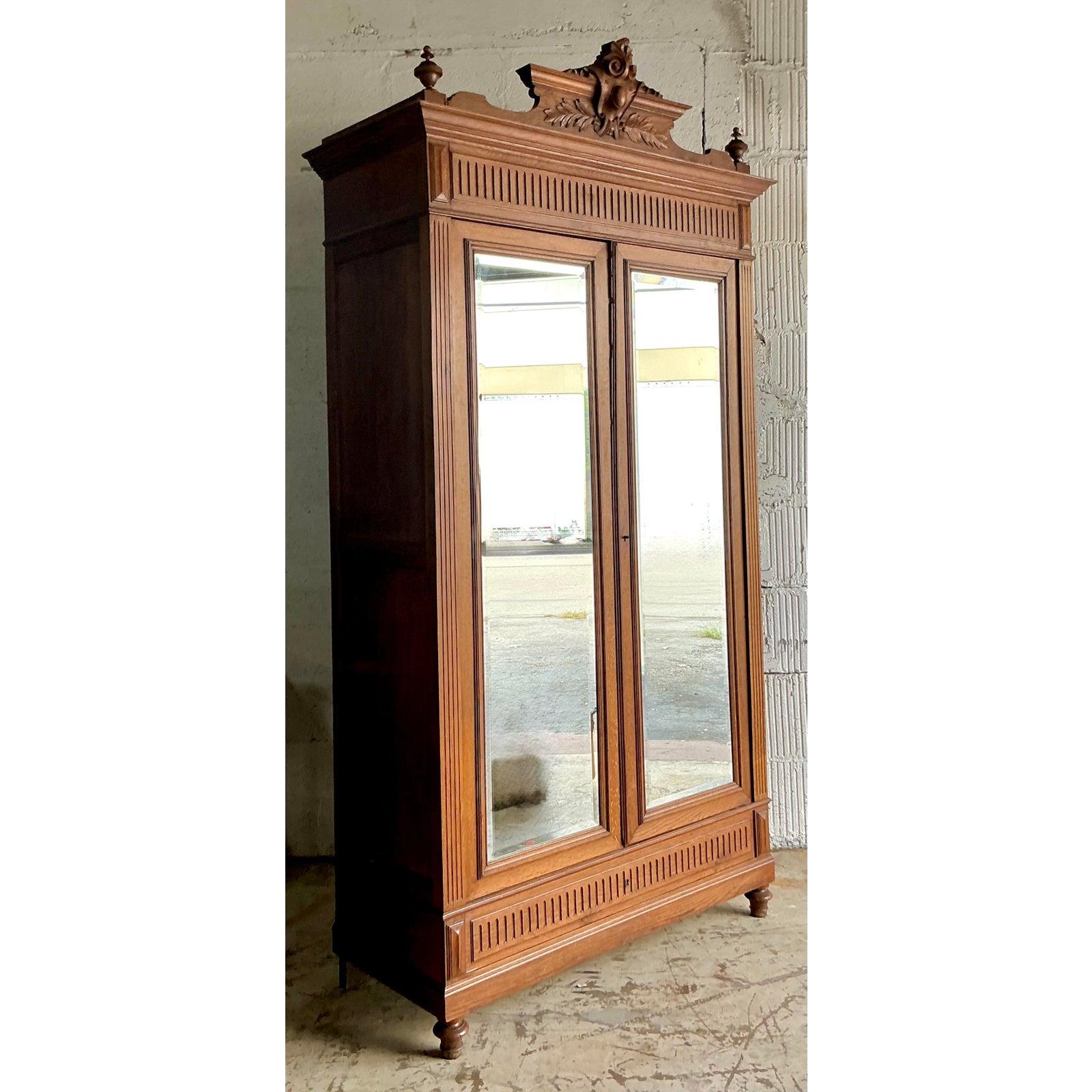 Vintage Boho Hand Carved Eastlake Linen Press im Angebot 1