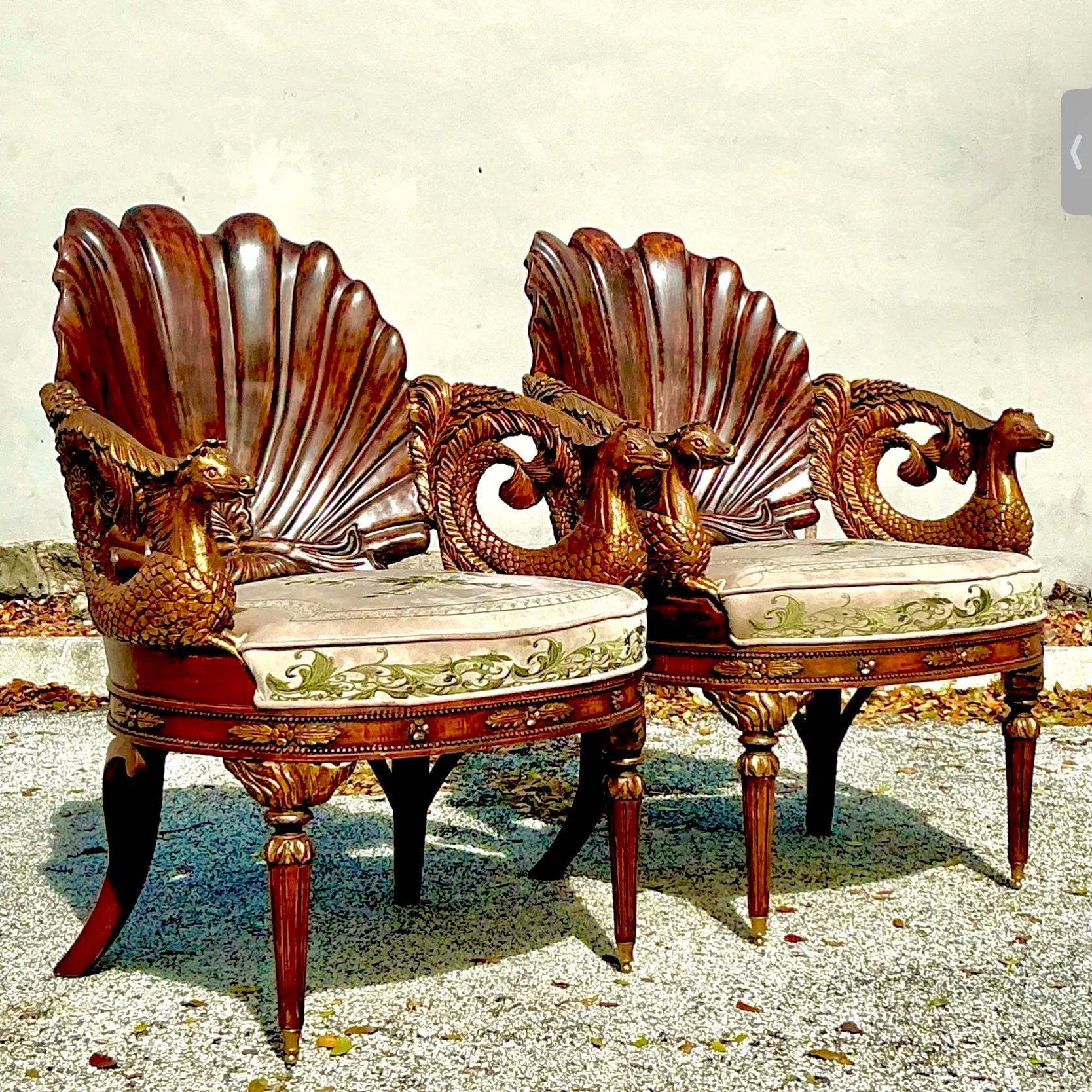Chaises Grotto Vintage Boho sculptées à la main - une paire Bon état - En vente à West Palm Beach, FL