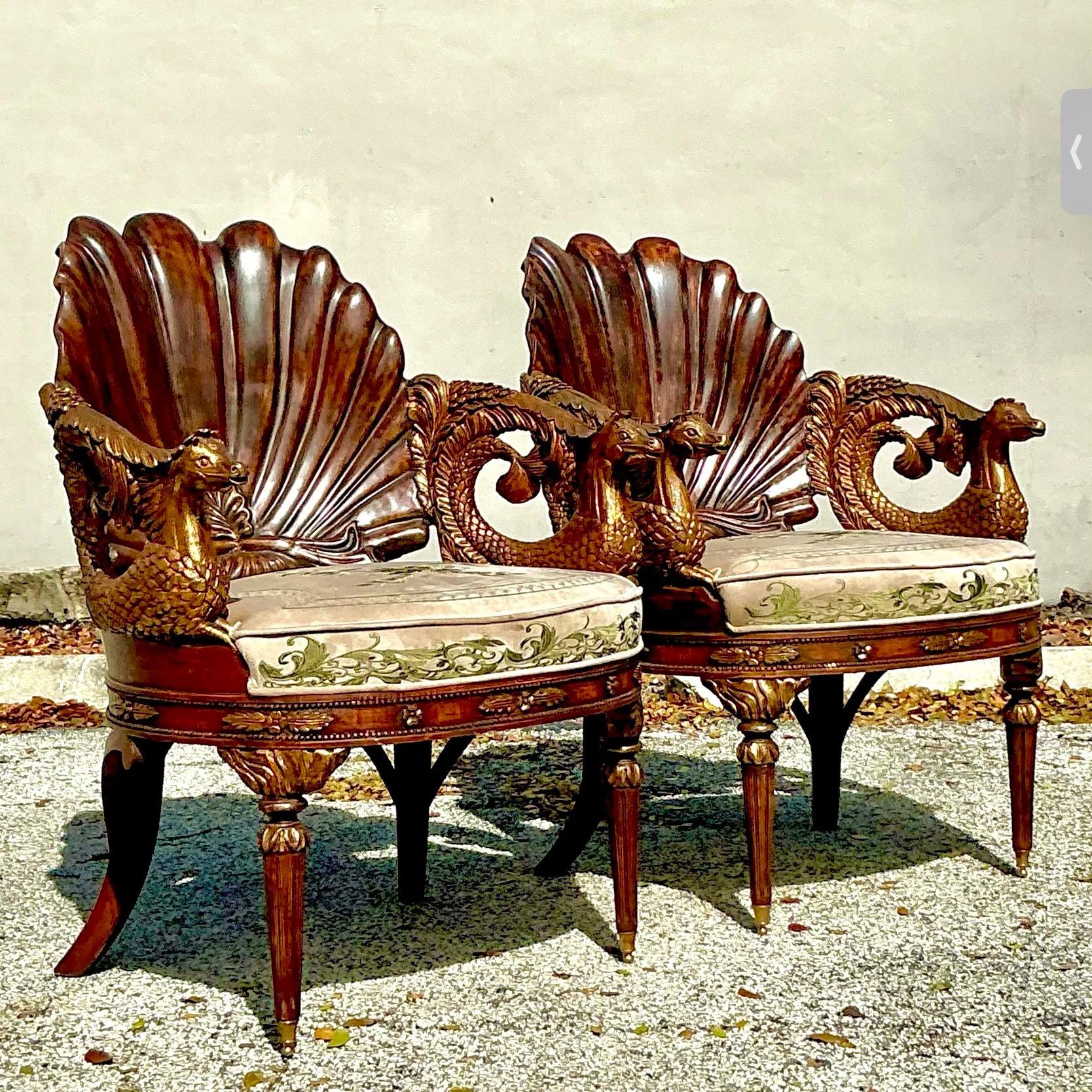 Tissu d'ameublement Chaises Grotto Vintage Boho sculptées à la main - une paire en vente