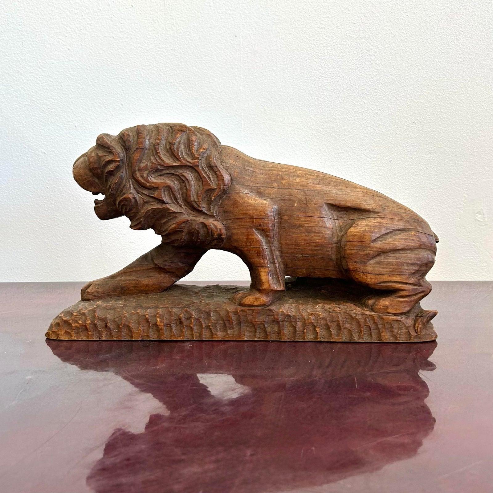 XX secolo Scultura di leone vintage intagliata a mano in stile bohémien in vendita