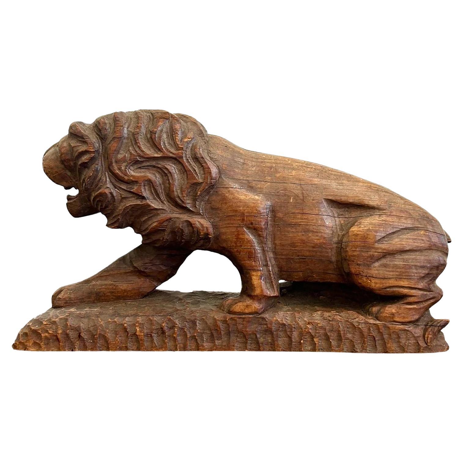 Scultura di leone vintage intagliata a mano in stile bohémien in vendita