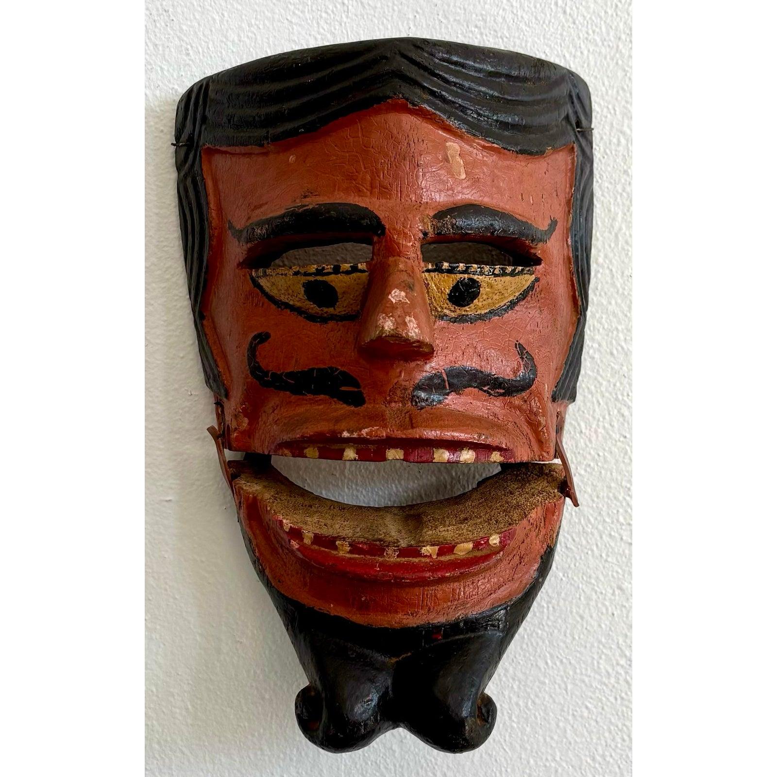 Legno Maschera vintage Boho intagliata a mano e dipinta su legno in vendita