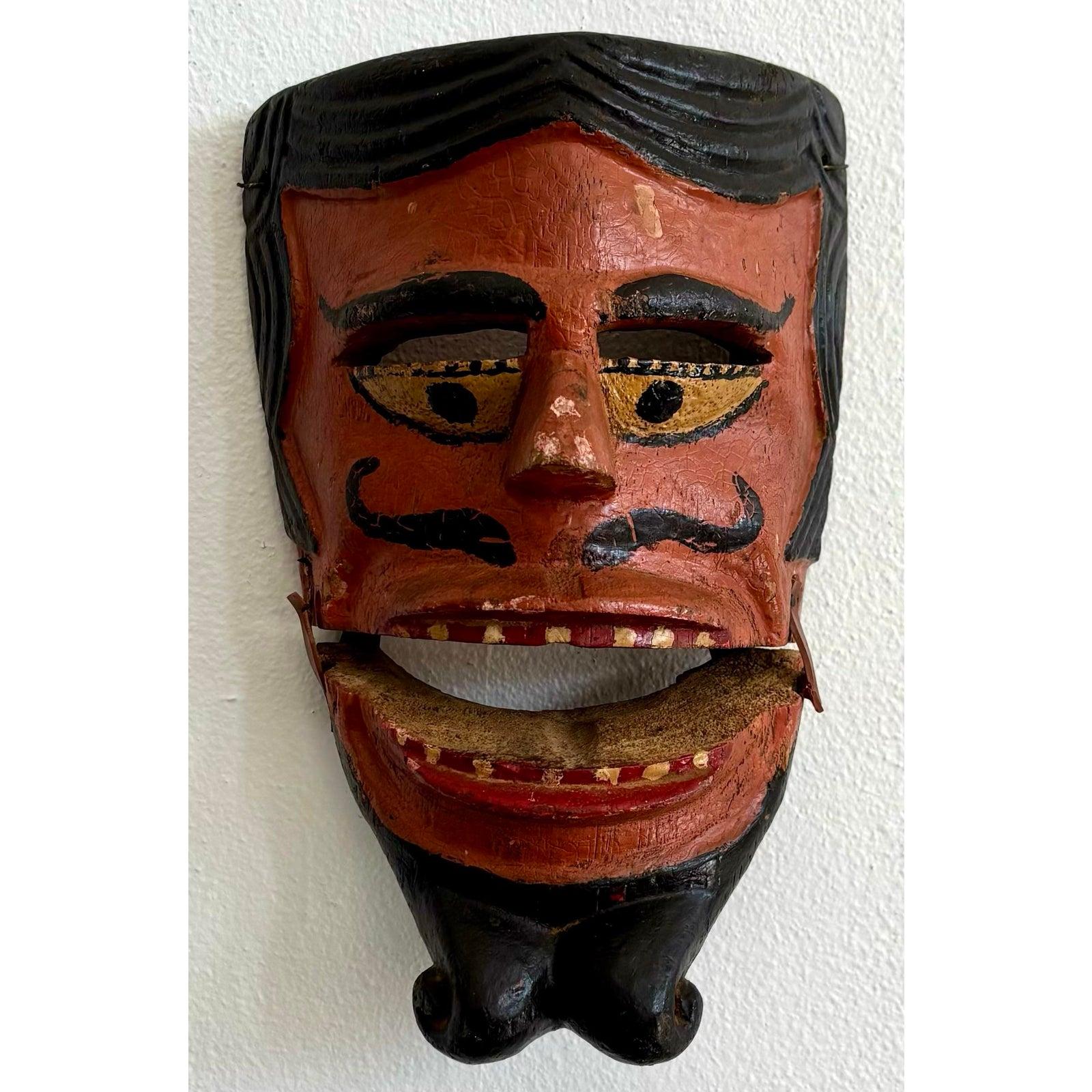 Maschera vintage Boho intagliata a mano e dipinta su legno in vendita 1