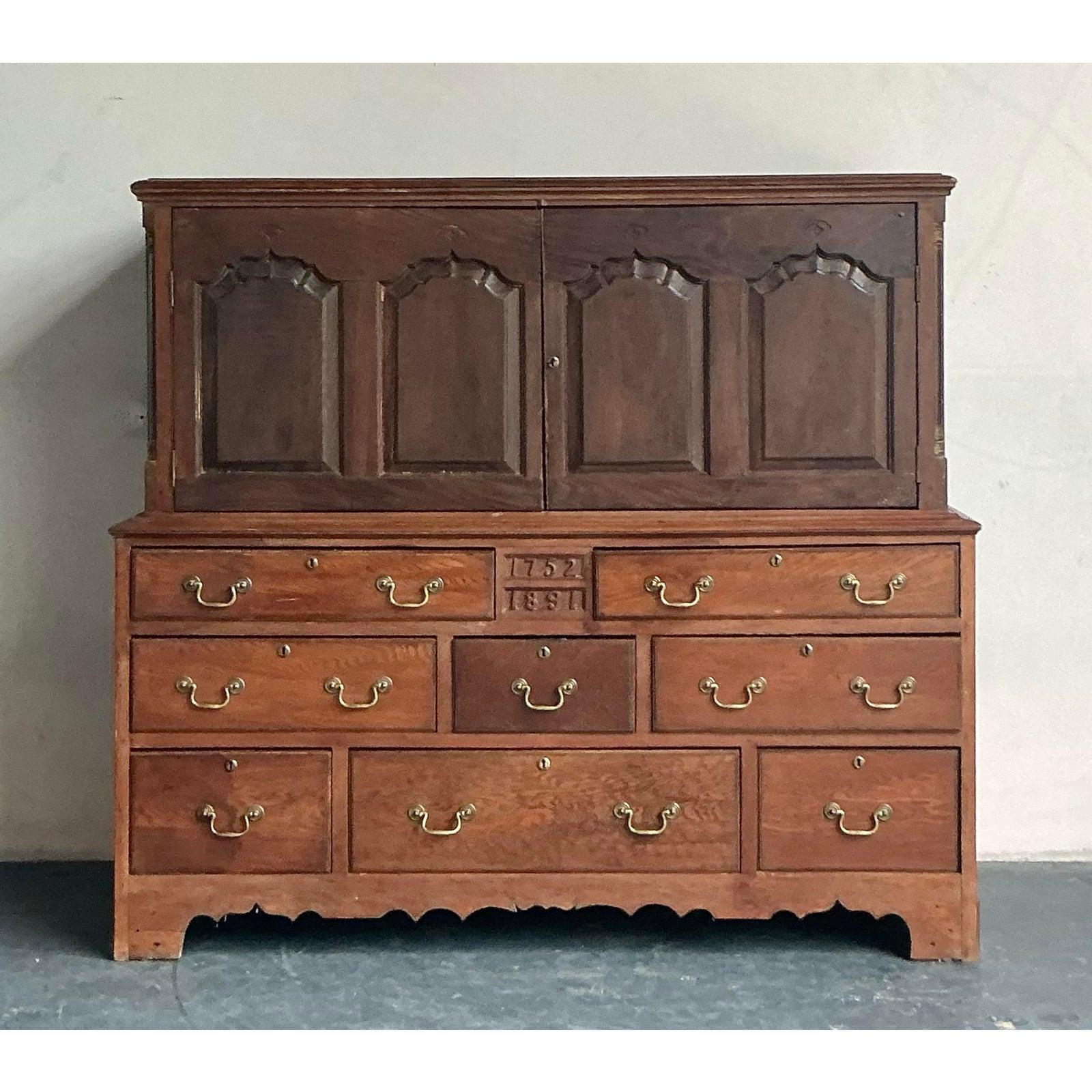 Armoire Vintage Boho du 18ème siècle faite à la main en vente 4