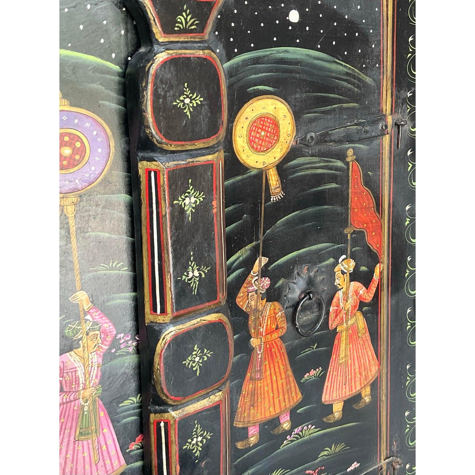 Armario Vintage Boho Pintado a Mano en Bueno estado para la venta en West Palm Beach, FL