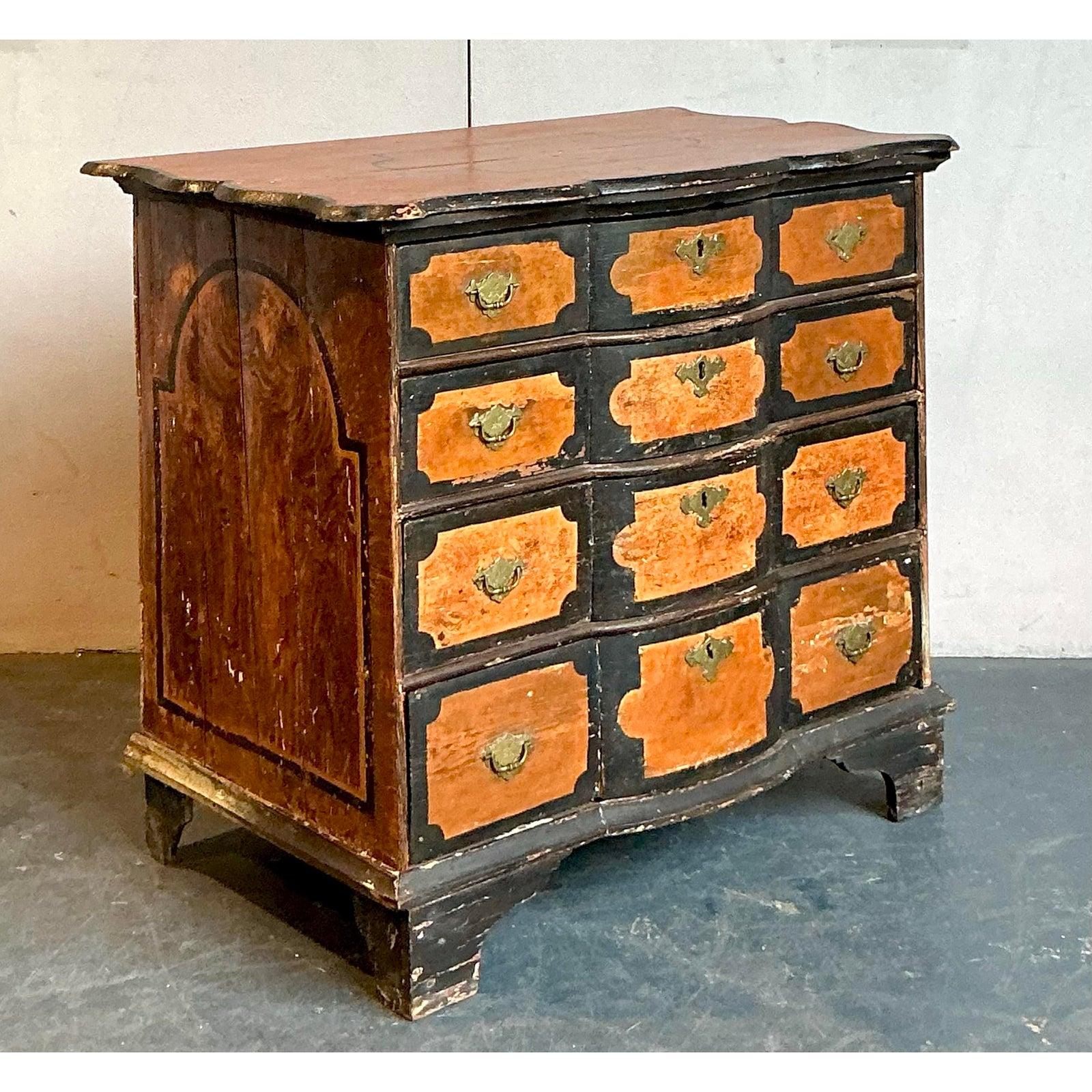 XIX secolo Cassettiera vintage dipinta a mano in stile boho in vendita