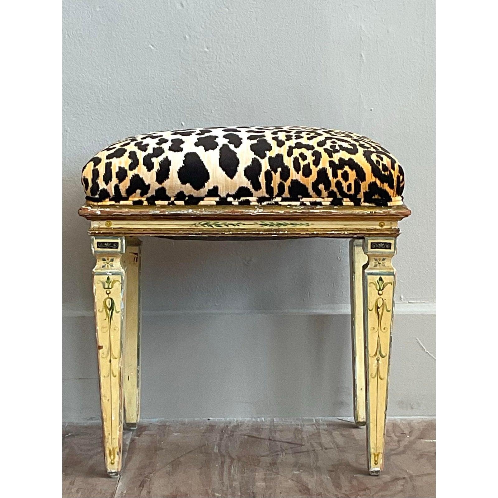 Hollywood Regency Tabouret Vintage Boho peint à la main en léopard en vente