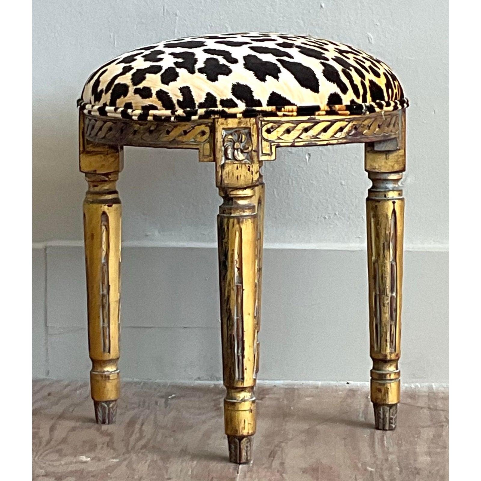 Tabouret Vintage Boho peint à la main en léopard Bon état - En vente à West Palm Beach, FL