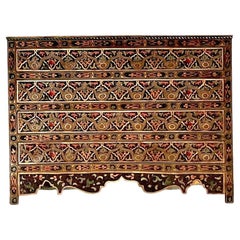 Cassettiera marocchina vintage dipinta a mano in stile bohémien