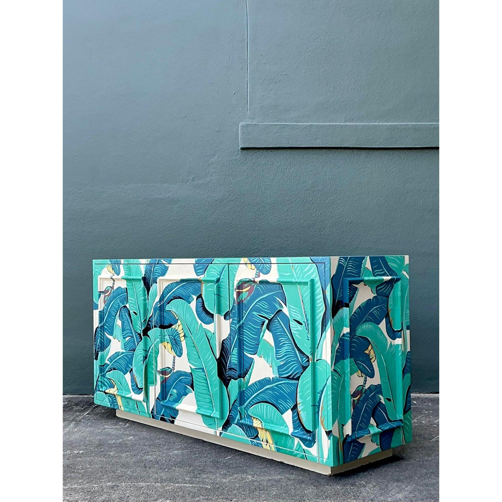 Américain Crédence Vintage Boho Peinte à la Main Palm Frond en vente