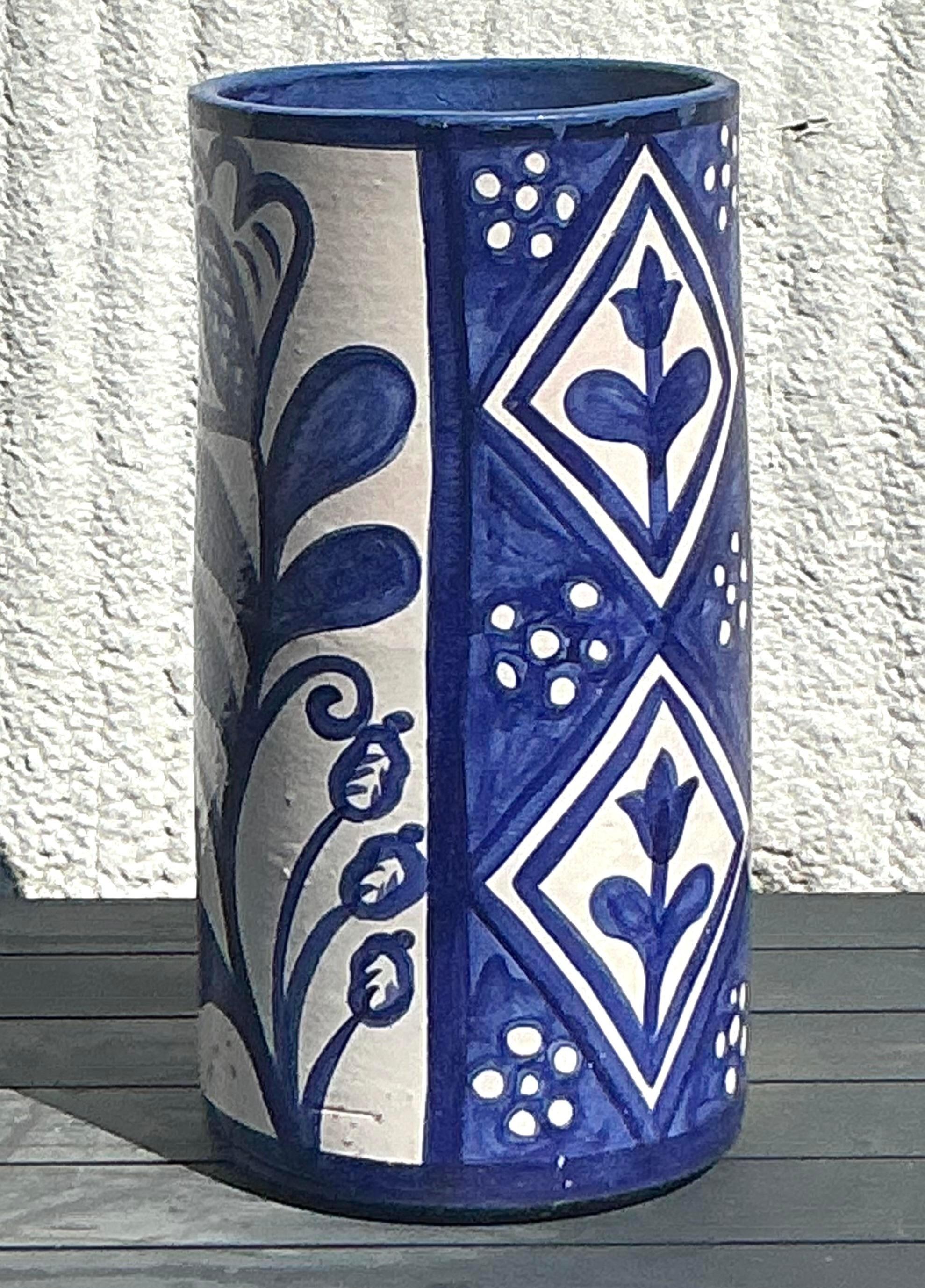 Vintage Boho Hand Painted Umbrella Stand In Good Condition For Sale In West Palm Beach, FL