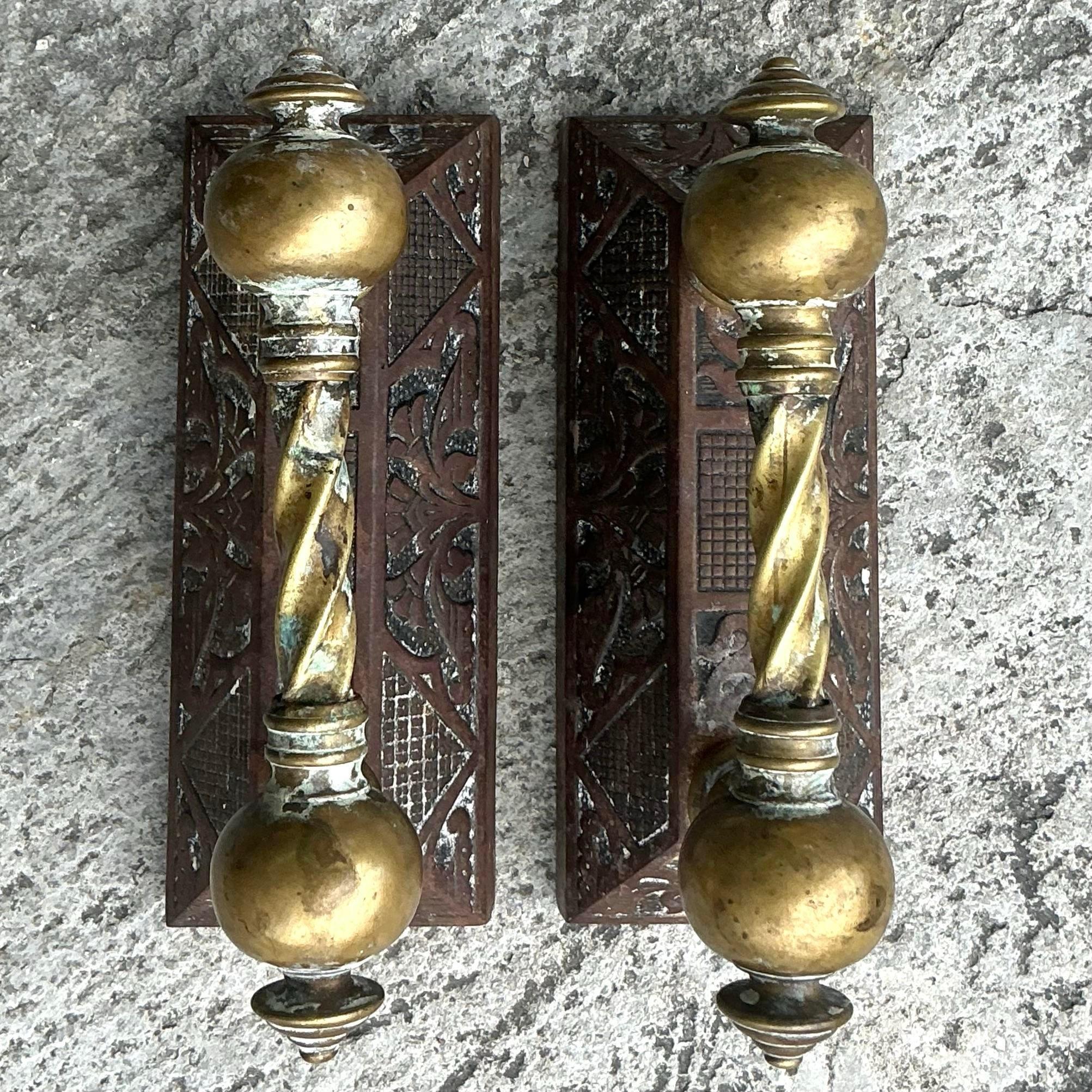 Vintage Boho Hand Tooled Messing Tür zieht - Satz von 2 im Zustand „Gut“ im Angebot in West Palm Beach, FL