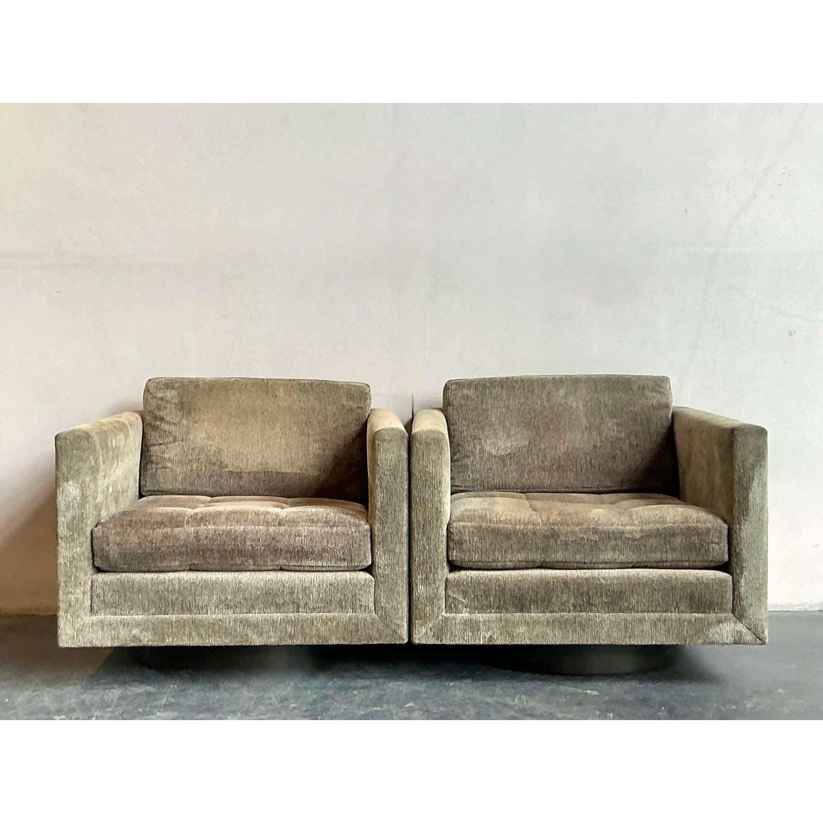 Mid-Century Modern Chaises pivotantes Vintage By Harvey Probber - une paire en vente