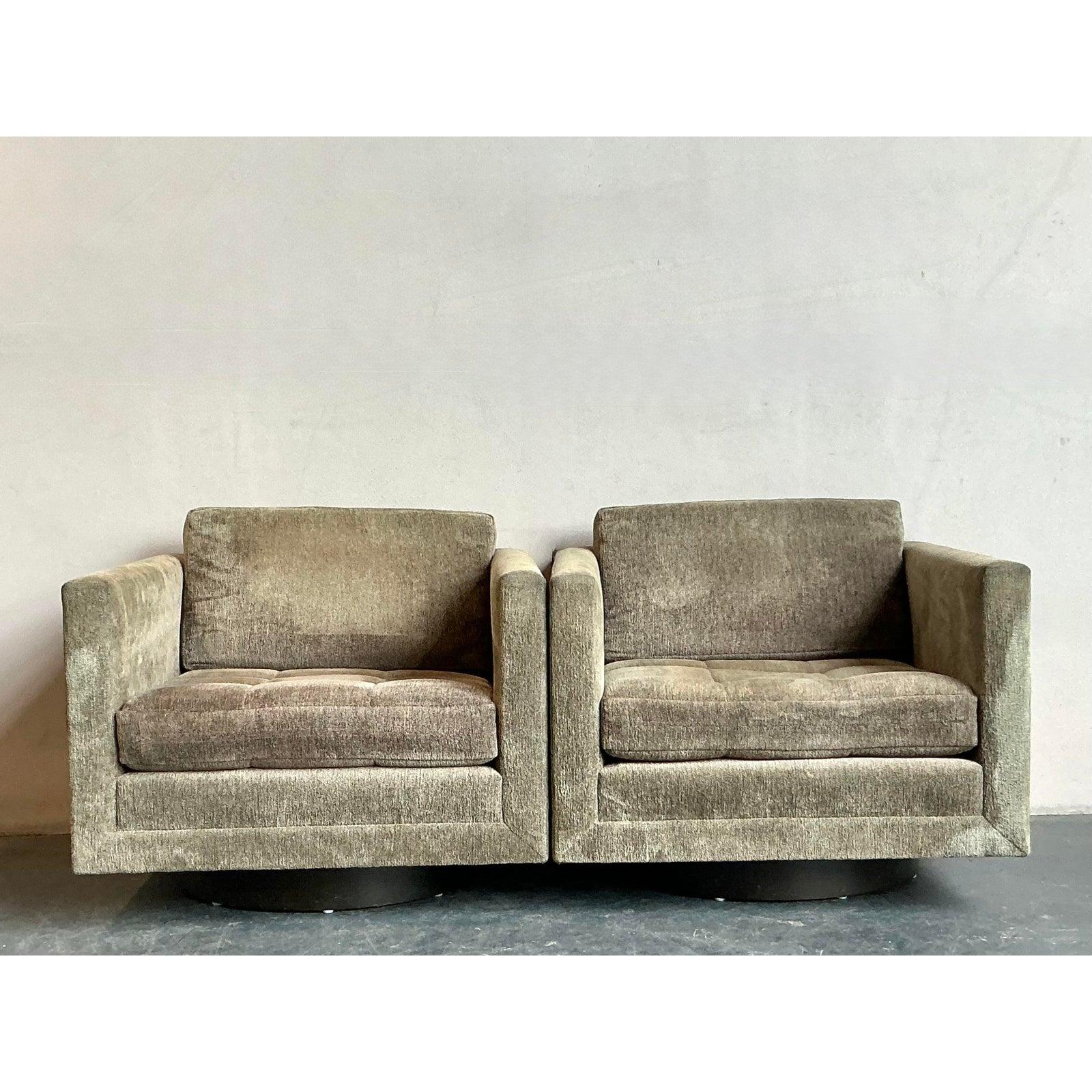 Américain Chaises pivotantes Vintage By Harvey Probber - une paire en vente