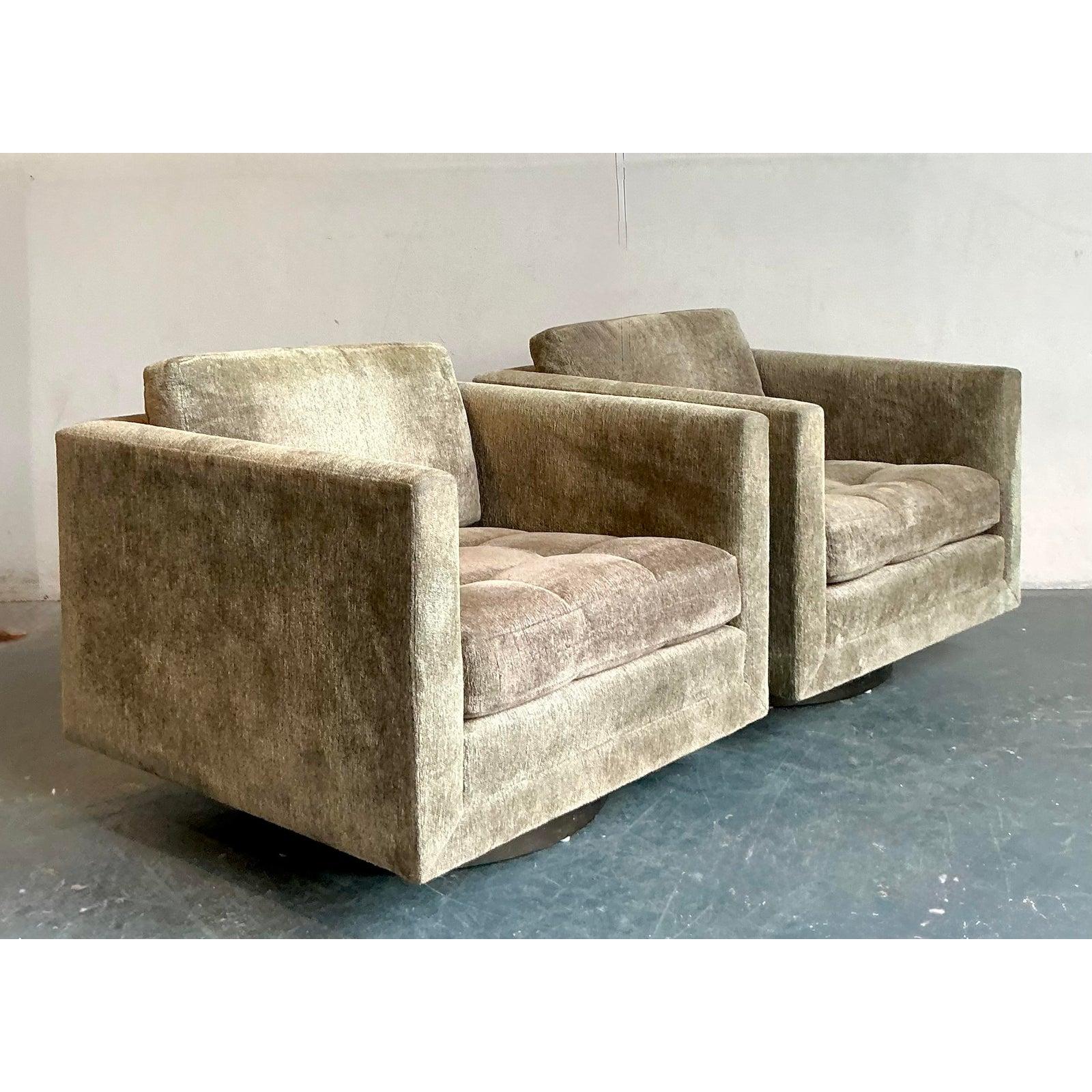 Chaises pivotantes Vintage By Harvey Probber - une paire Bon état - En vente à West Palm Beach, FL