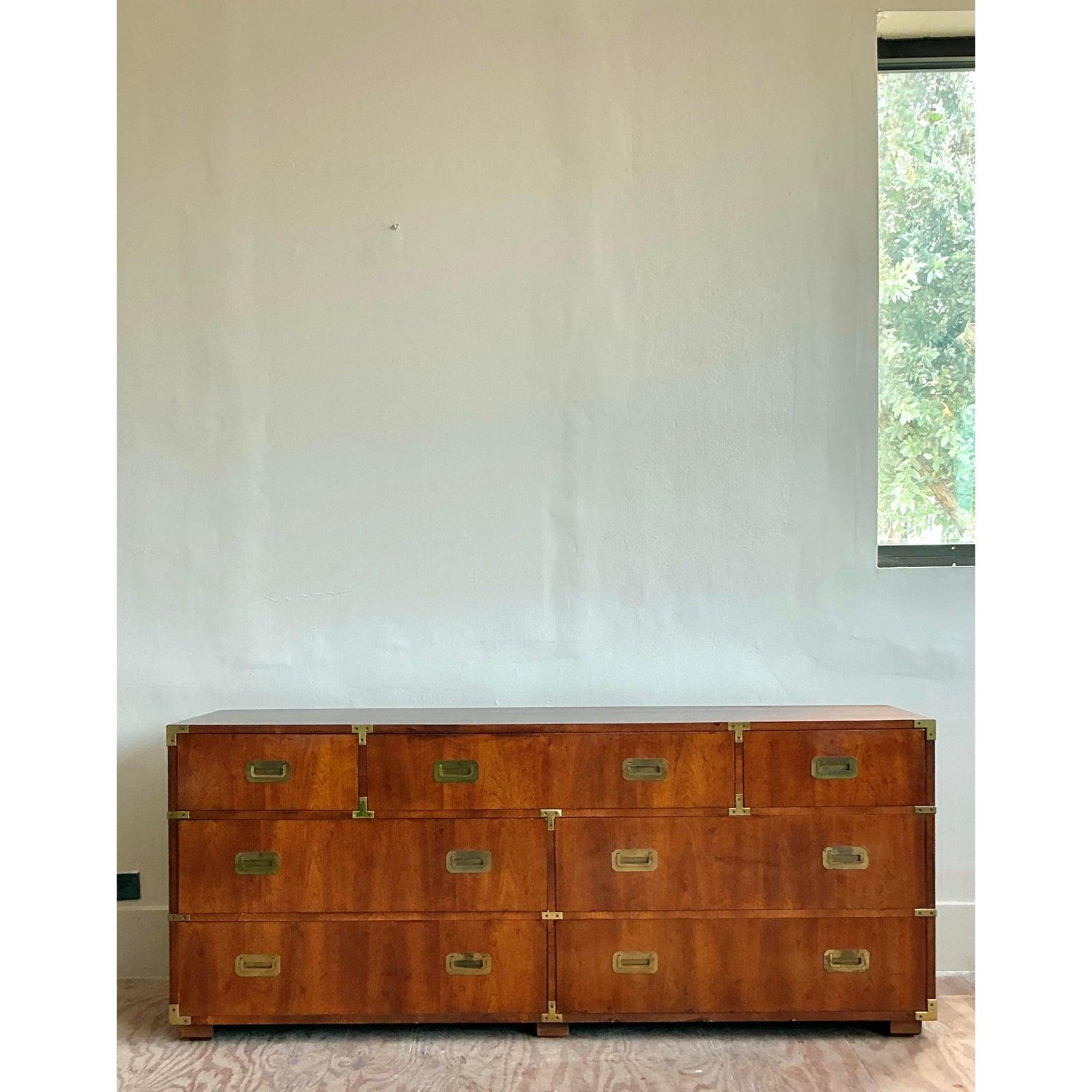 Stile Campaign Comò Campaigner vintage in stile boho Henredon in vendita