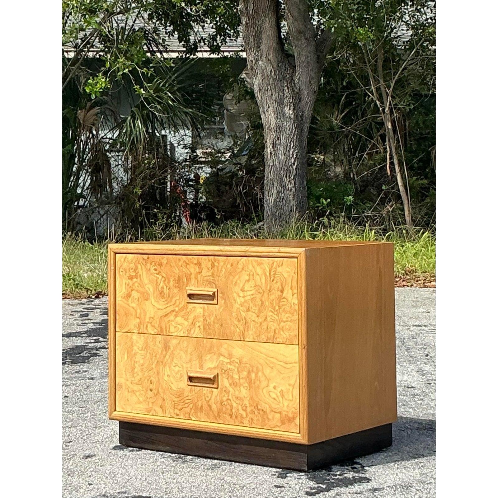 Vintage Boho Henredon Scene Two Burl Wood Nightstand In Good Condition For Sale In west palm beach, FL
