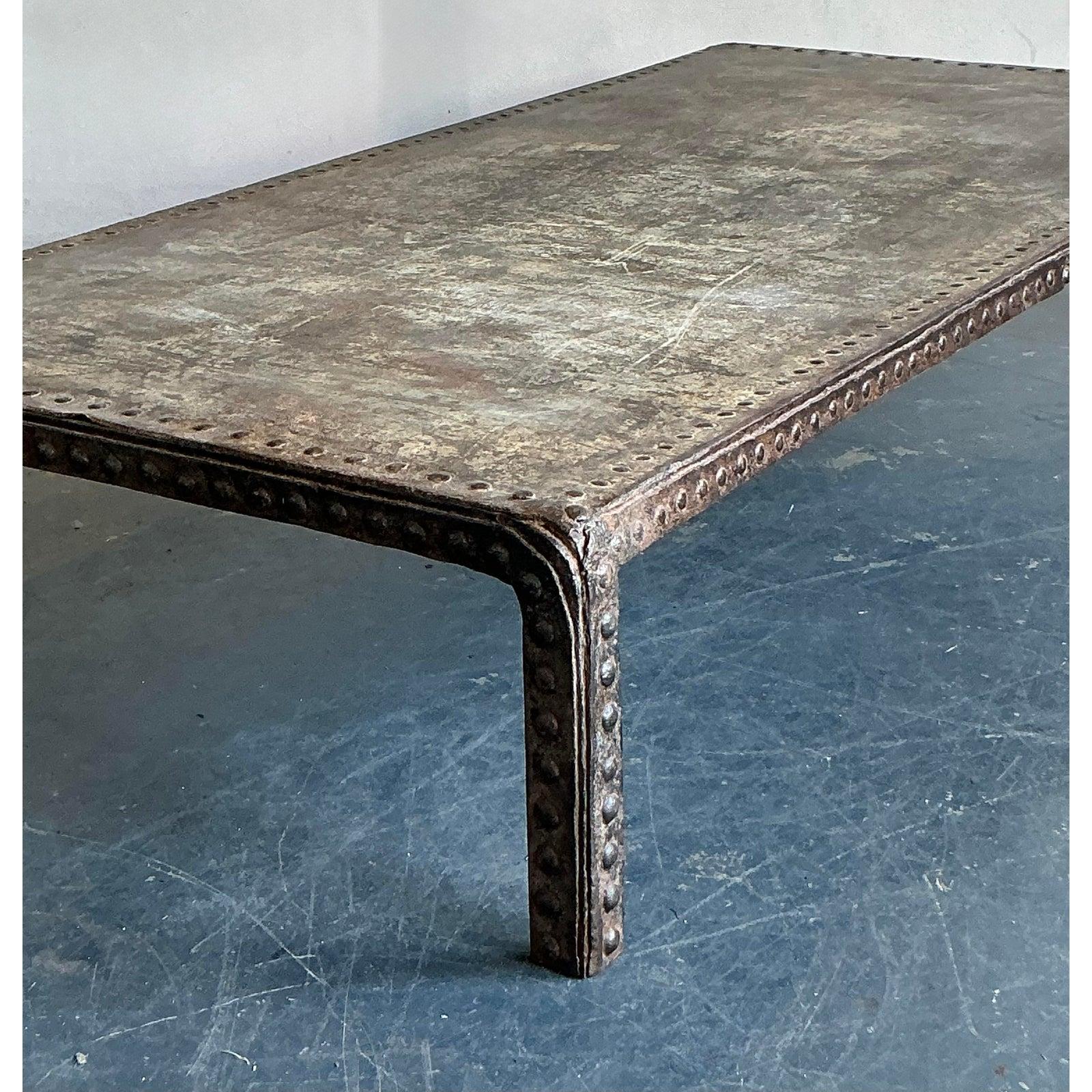 Mesa de centro vintage boho industrial con cabeza de clavo Metal en venta