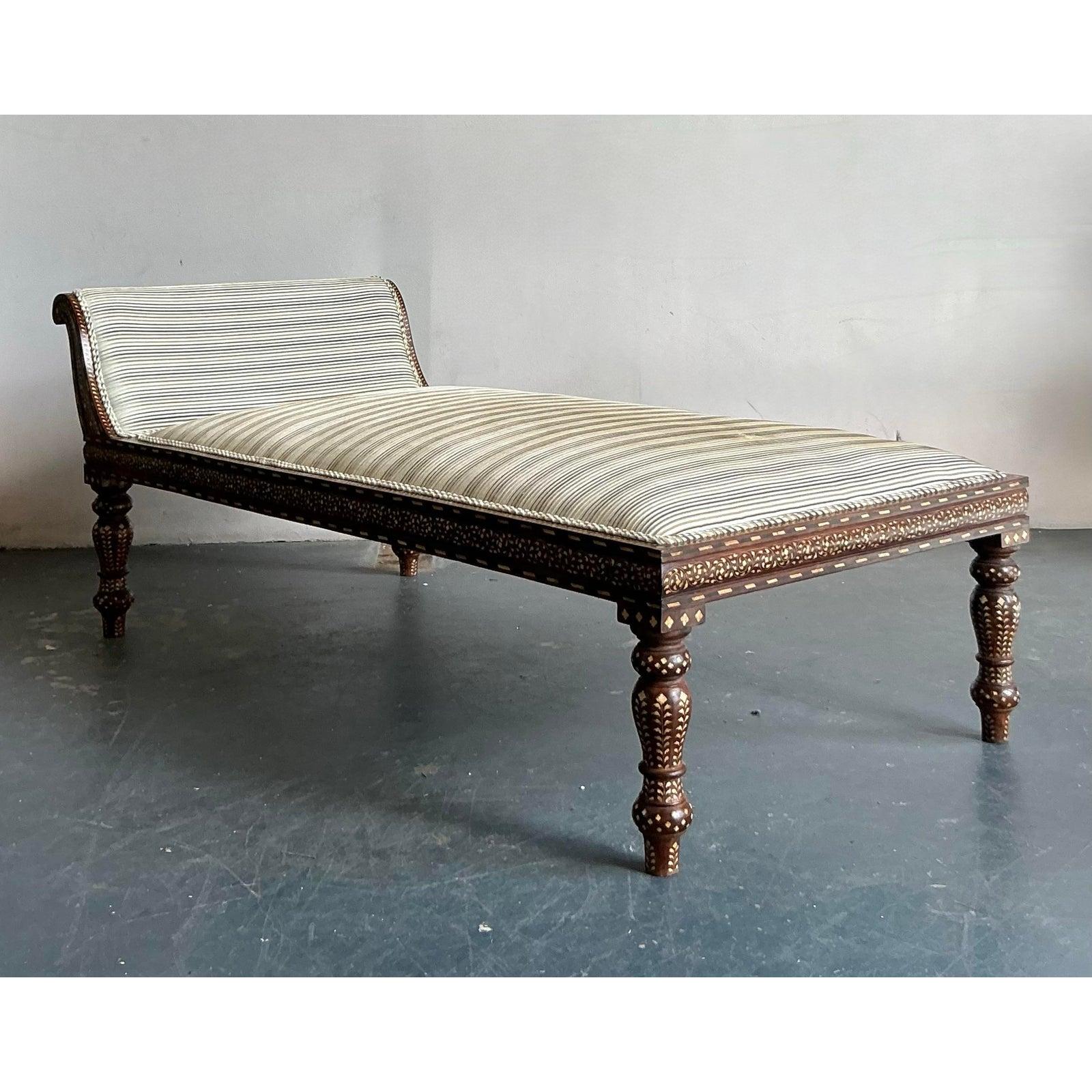 Vintage Boho Inlay Chaise Lounge Bon état - En vente à West Palm Beach, FL