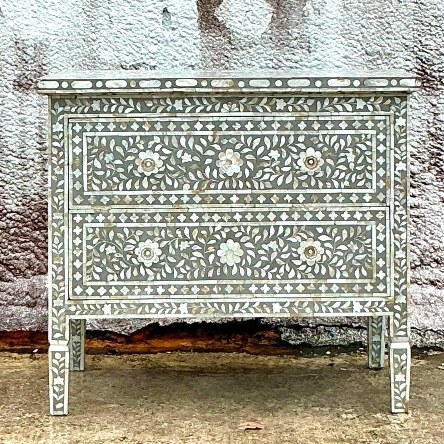 Filippino Cassettiera vintage con intarsio Boho in vendita