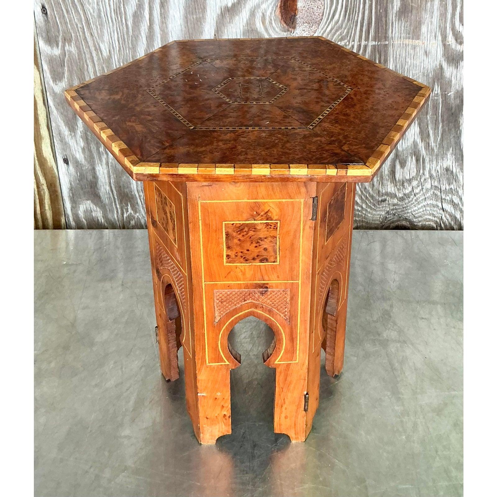 Table à boissons vintage Boho incrustée Bon état - En vente à west palm beach, FL