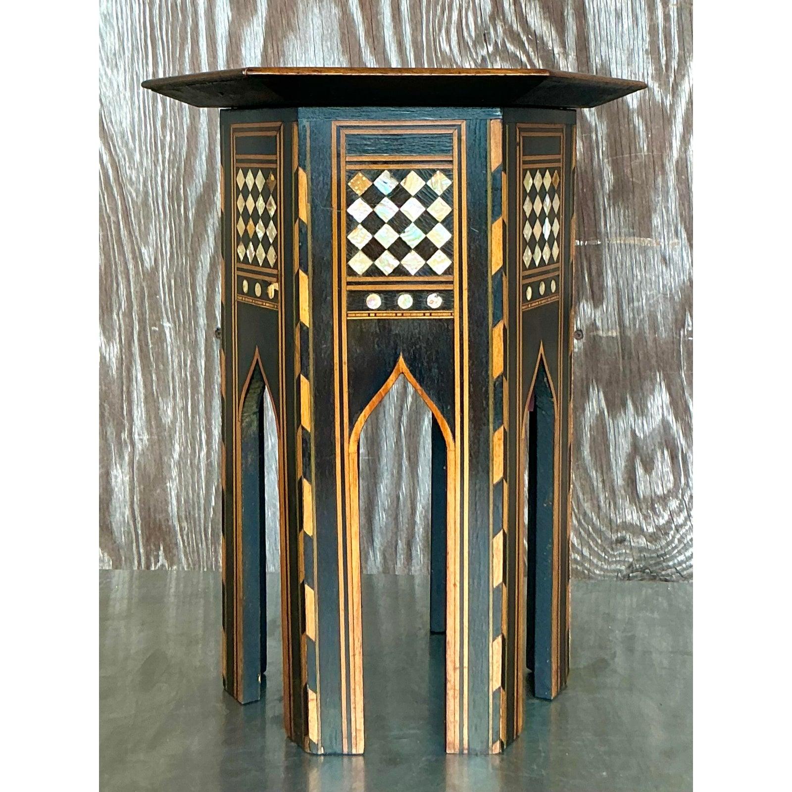 Mesa de bebidas vintage con incrustaciones boho siglo XX en venta