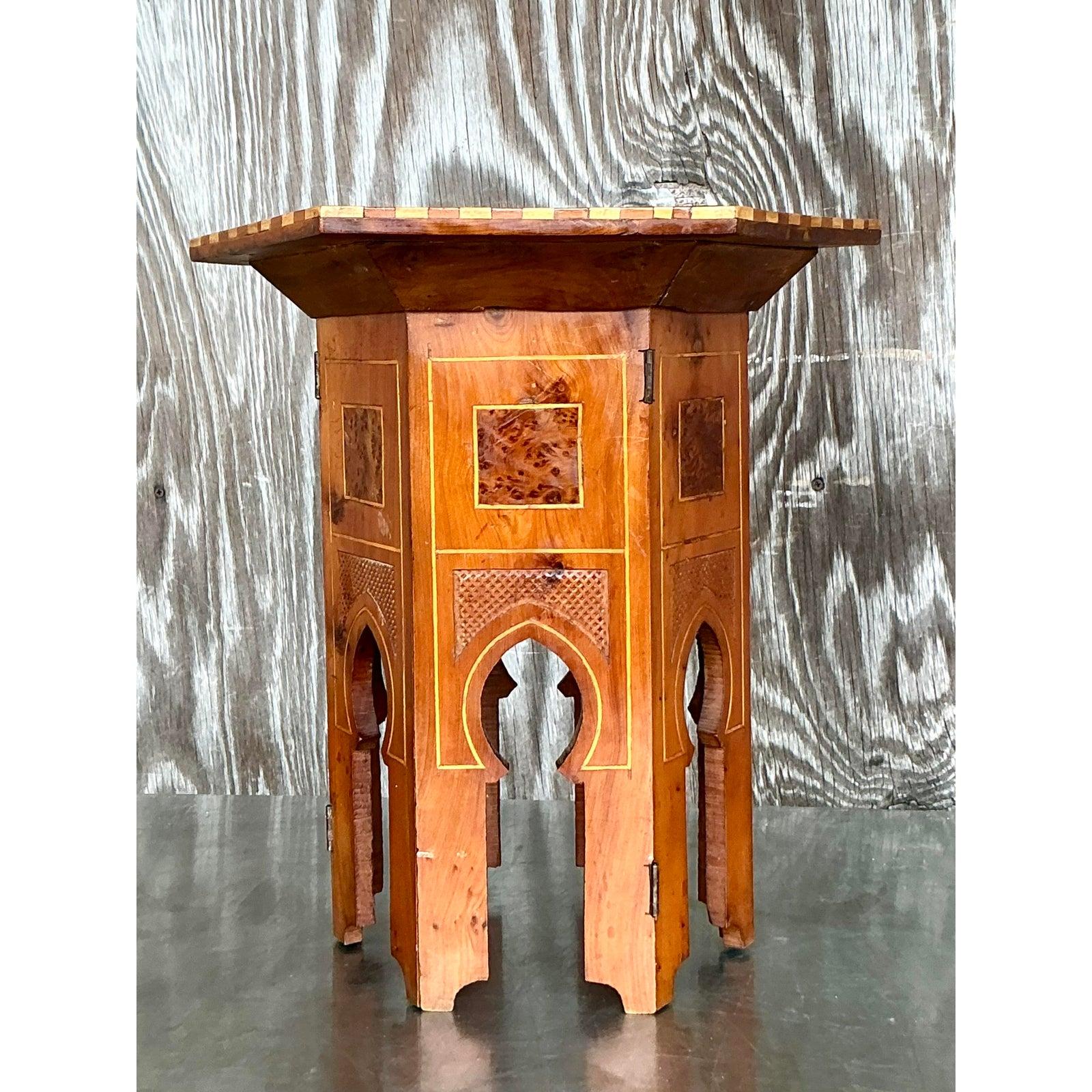 Table à boissons vintage Boho incrustée en vente 1