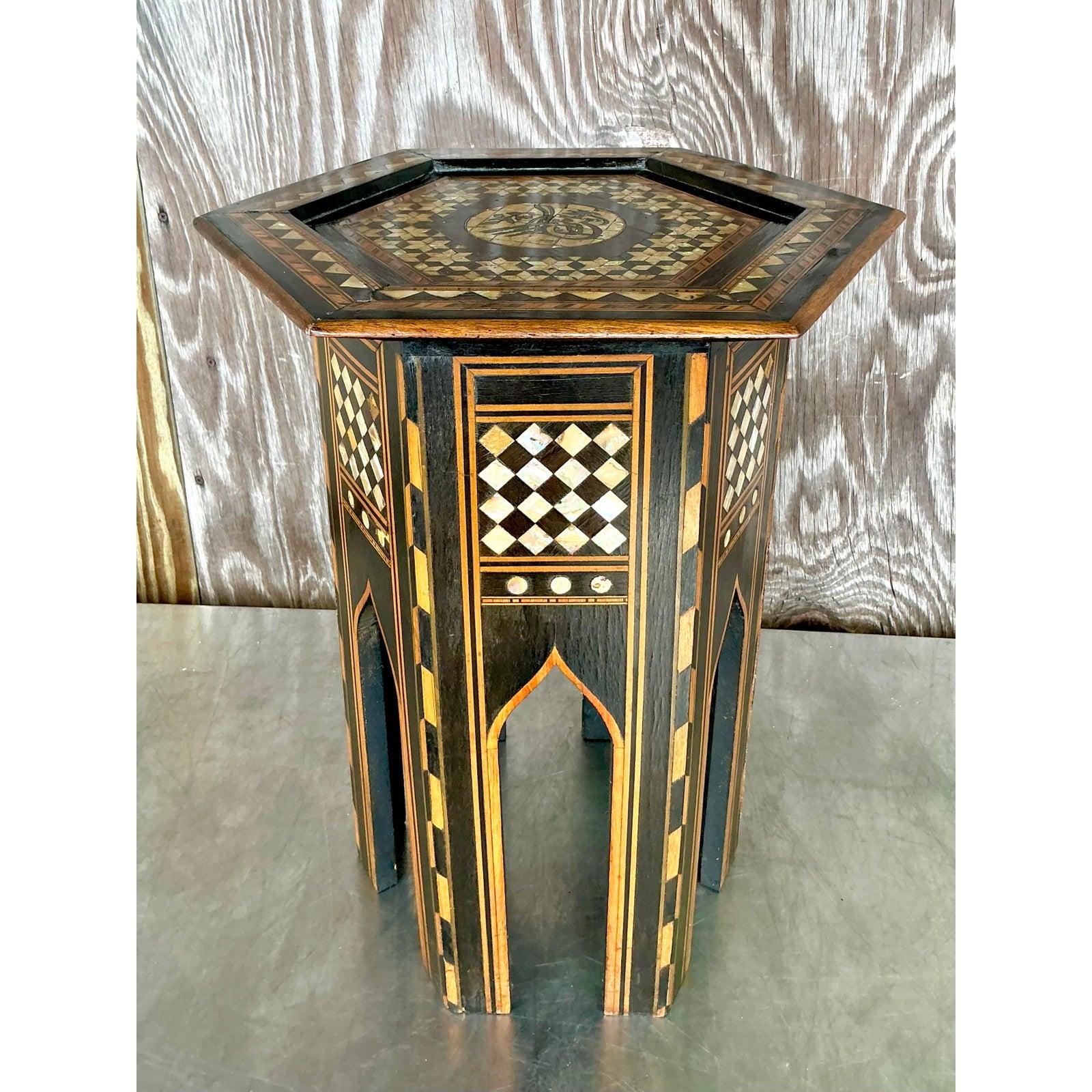 Mesa de bebidas vintage con incrustaciones boho en venta 1