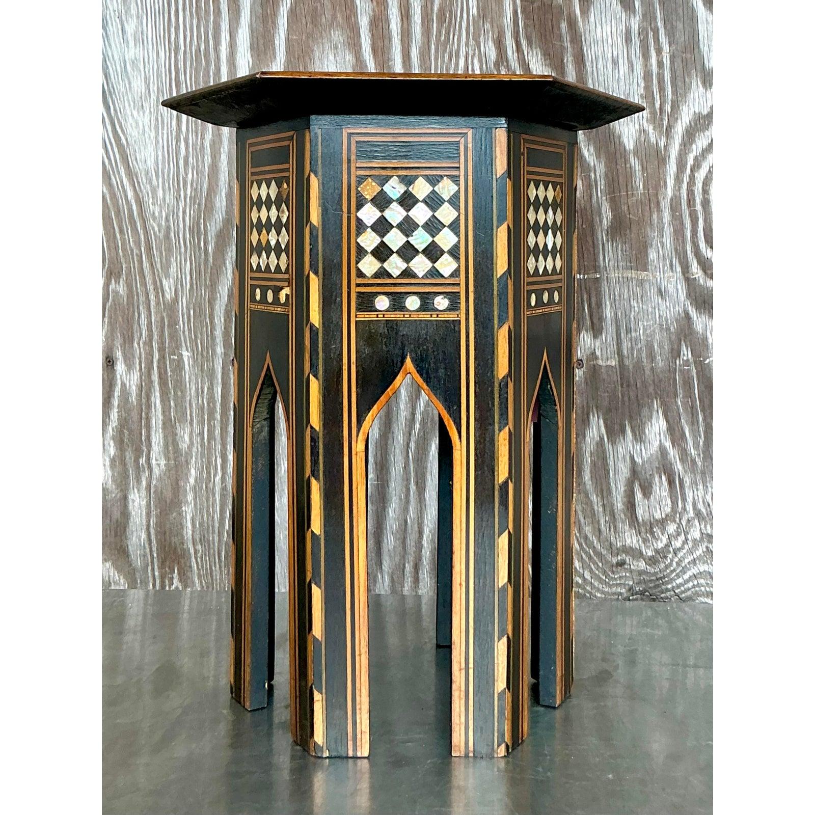 Mesa de bebidas vintage con incrustaciones boho en venta 3