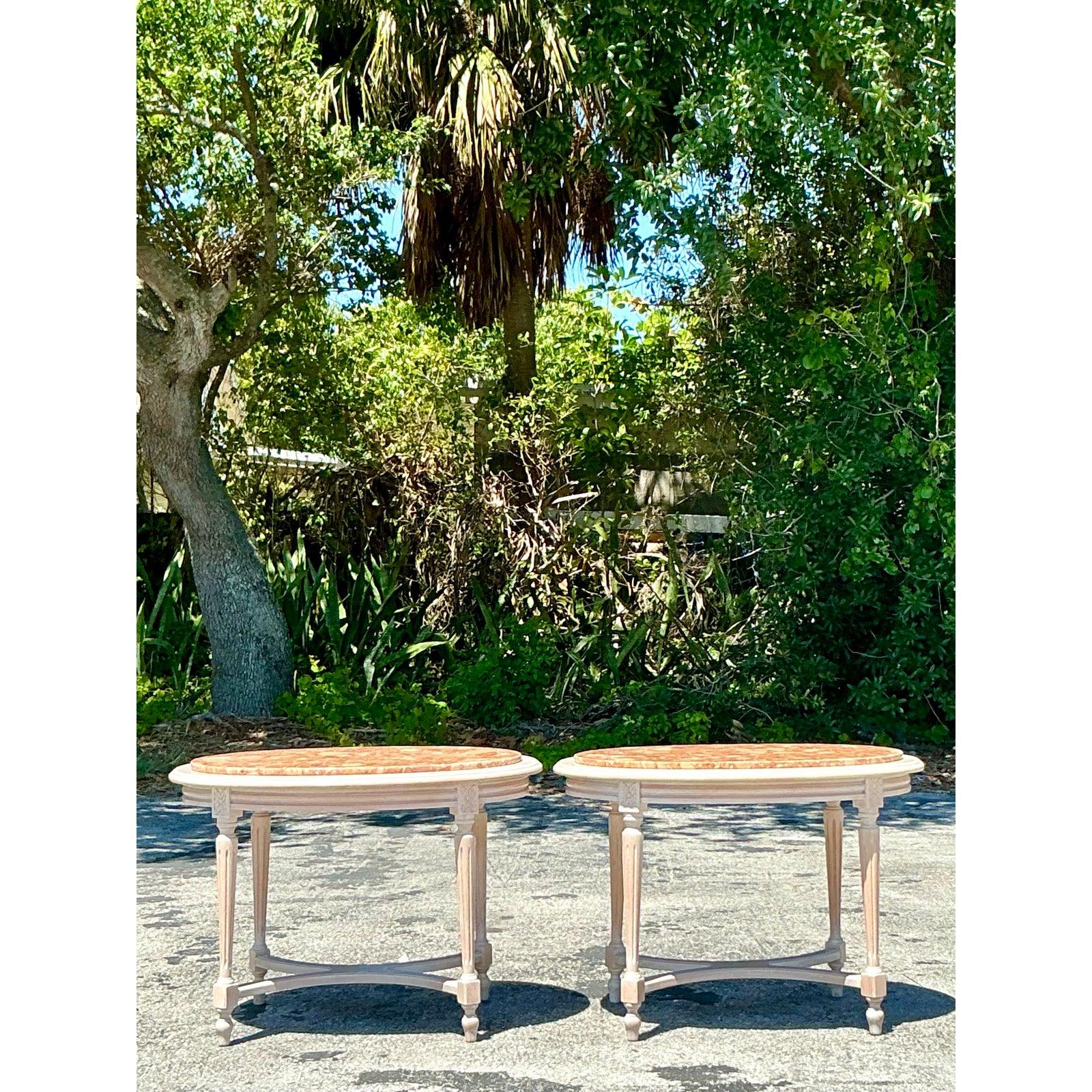 Tables d'appoint Vintage Boho en pierre - une paire Bon état - En vente à west palm beach, FL