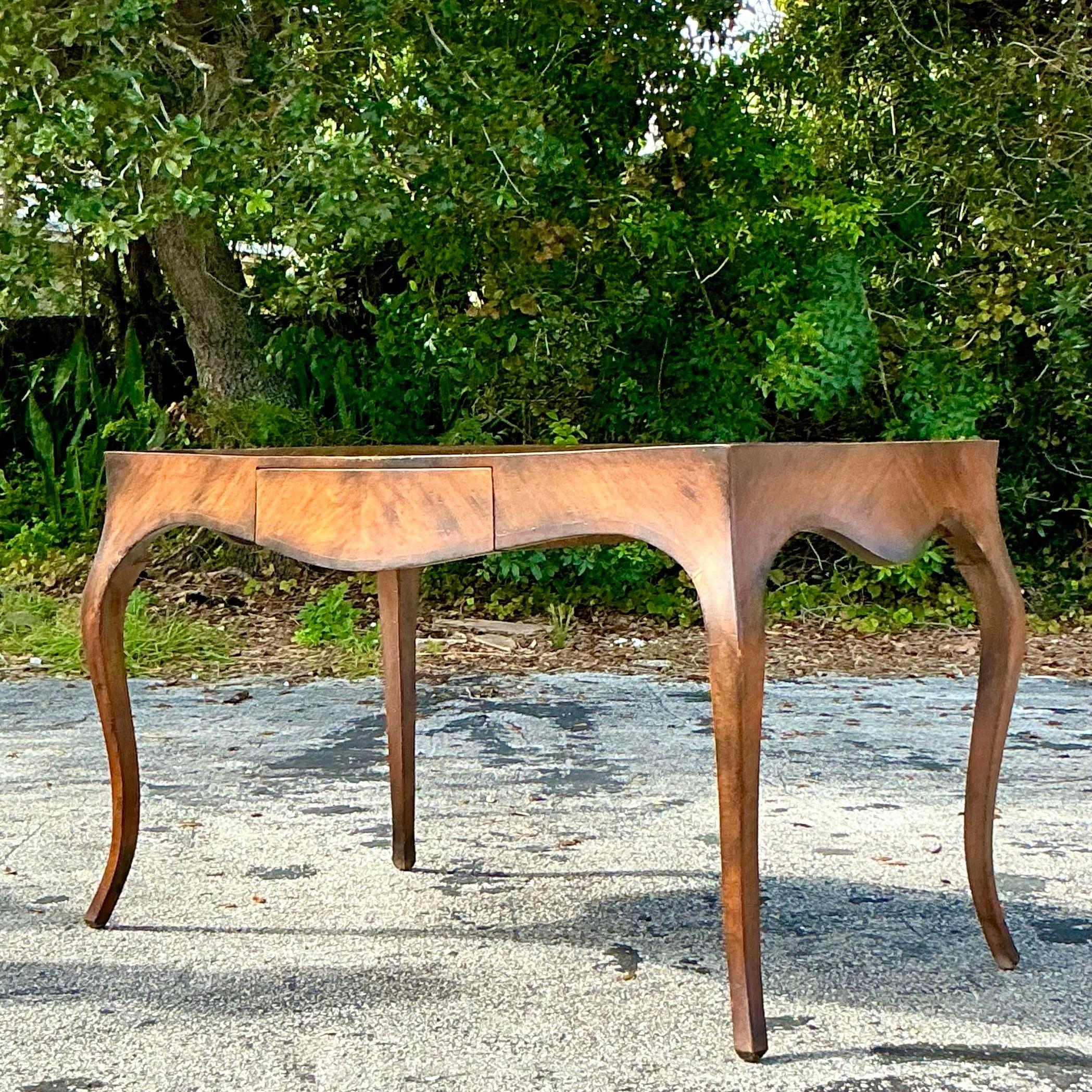 Scrivania vintage in legno di radica italiano Boho In condizioni buone a west palm beach, FL