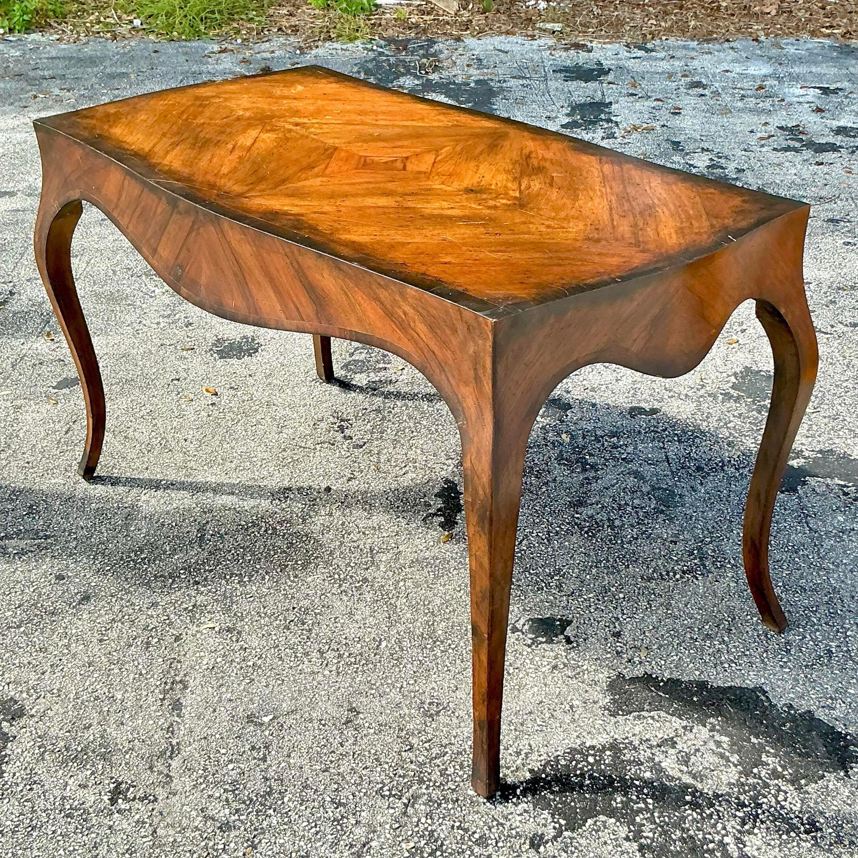 XX secolo Scrivania vintage in legno di radica italiano Boho
