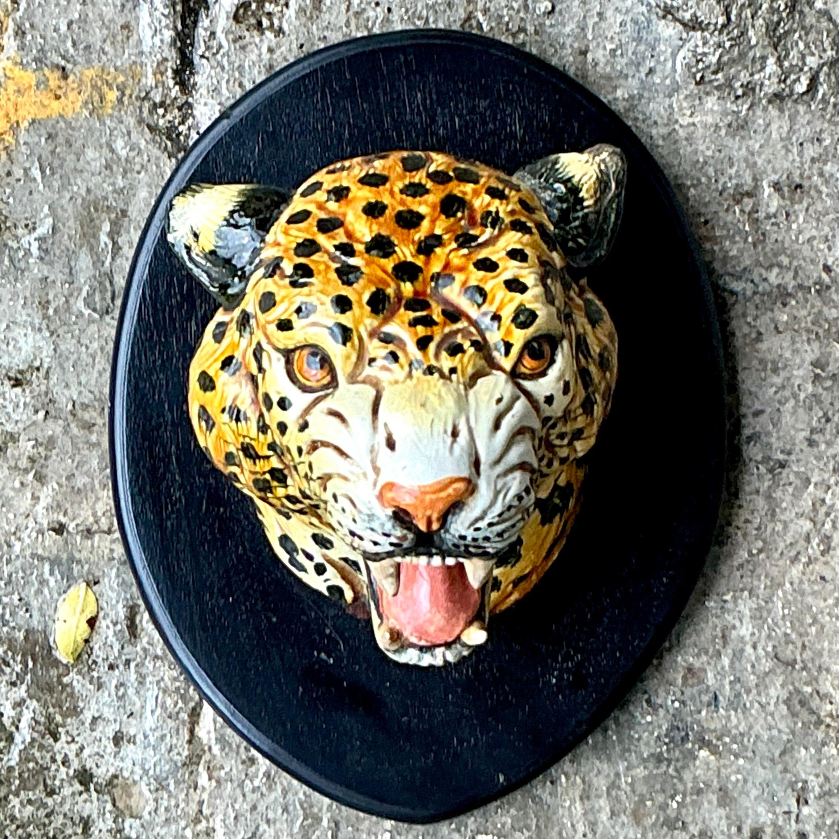 This vintage boho mounted ceramic tiger head adds a bold, artistic statement to your space. With its intricate details and vibrant glaze, this piece combines the fierce beauty of a tiger with a unique bohemian aesthetic, perfect for creating an