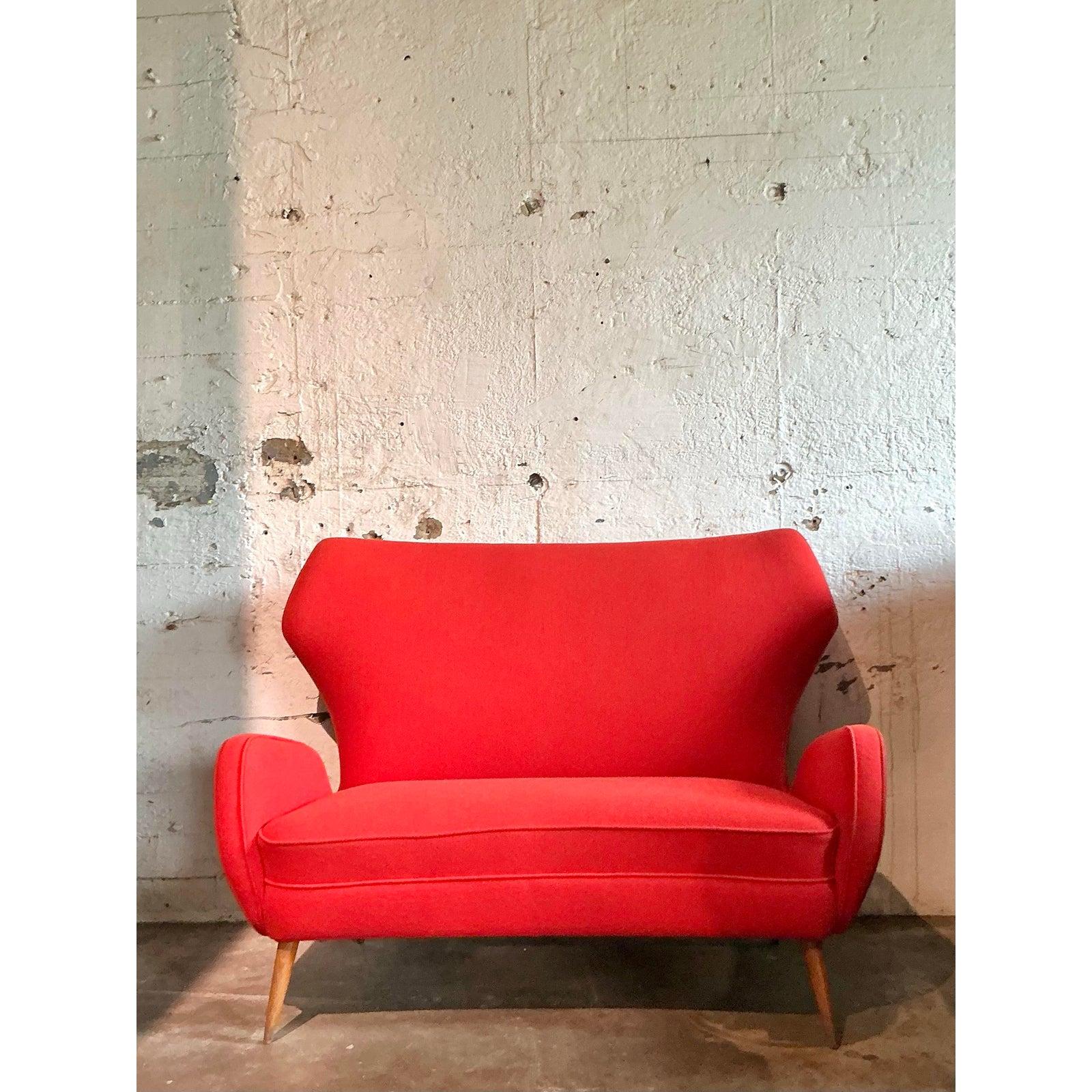 Vintage Boho Italian Wingback Settee nach Ico Parisi (Hollywood Regency) im Angebot