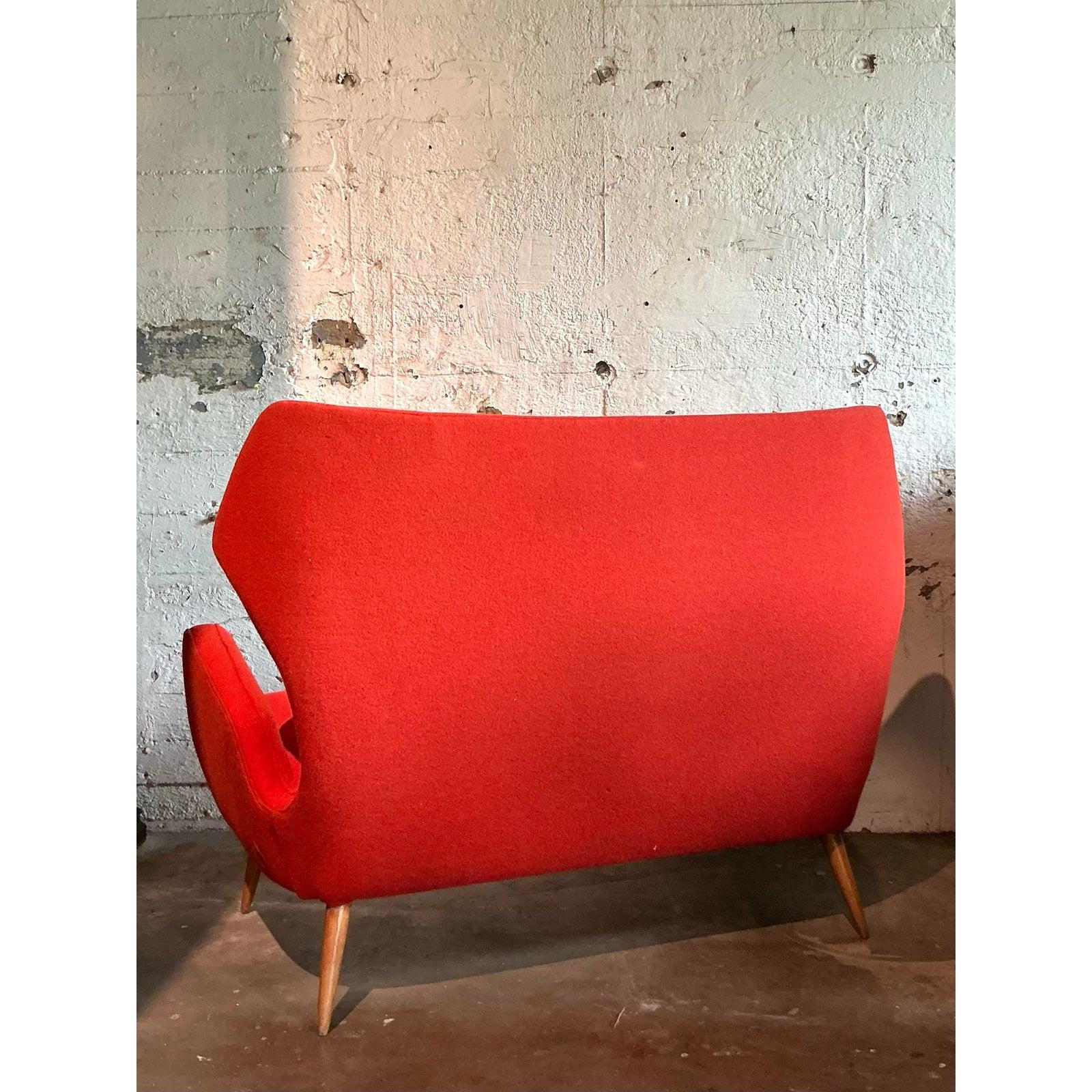 Vintage Boho Italian Wingback Settee nach Ico Parisi im Zustand „Gut“ im Angebot in West Palm Beach, FL