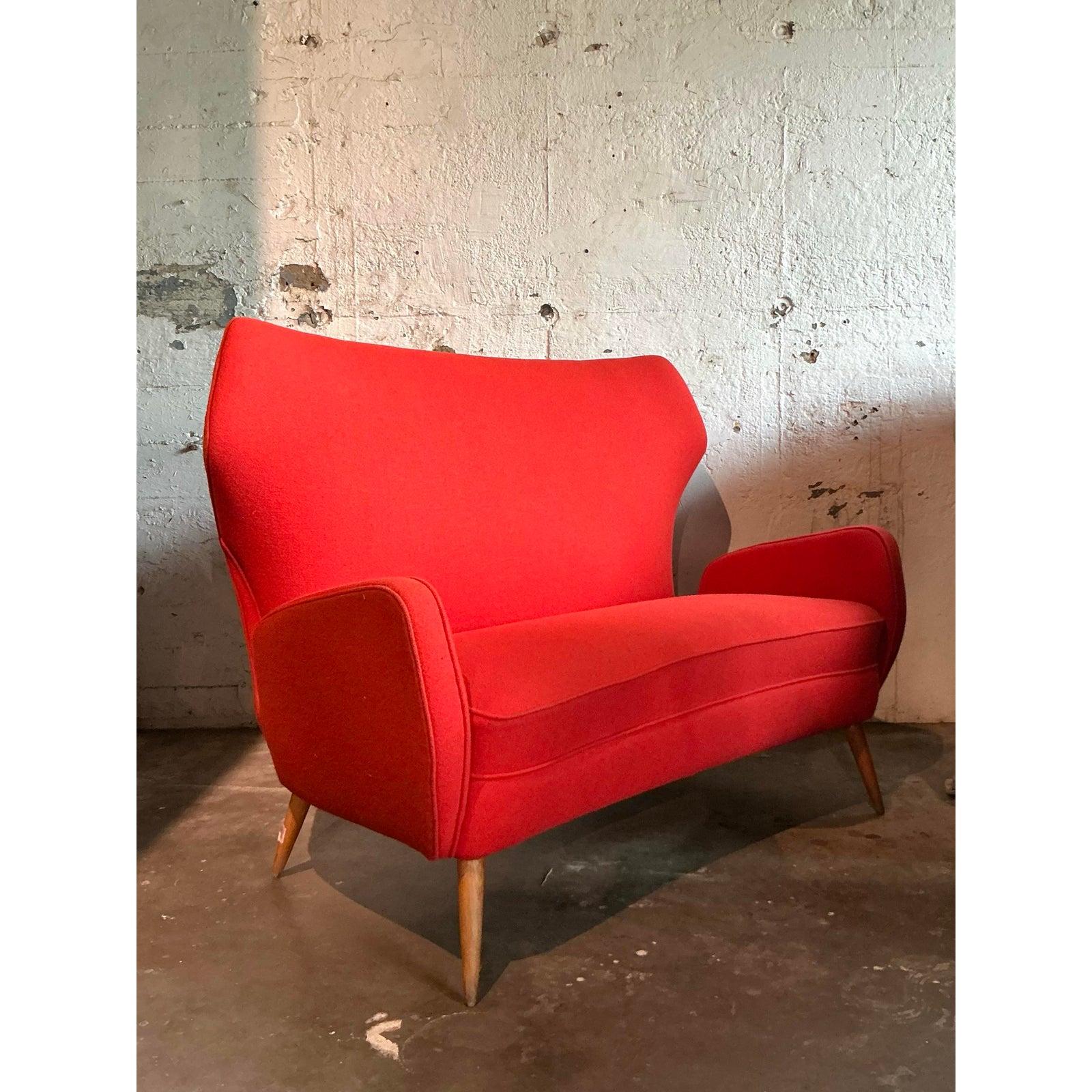 Vintage Boho Italian Wingback Settee nach Ico Parisi (20. Jahrhundert) im Angebot