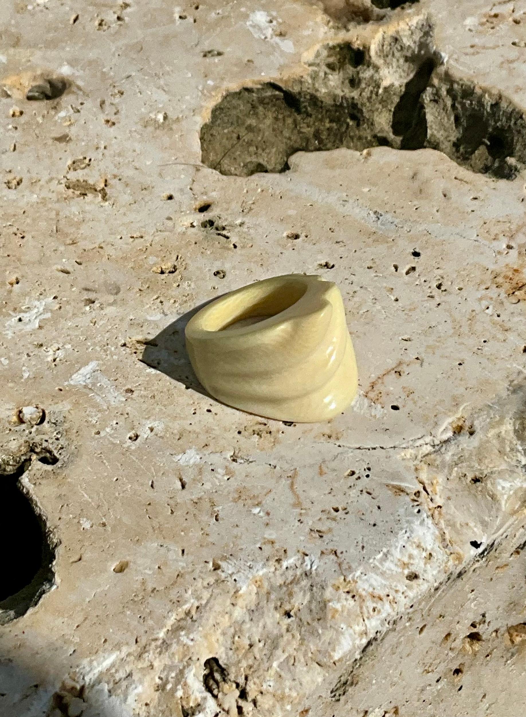 Vintage Boho Ivory Ring In Good Condition For Sale In Lake Worth Beach, FL