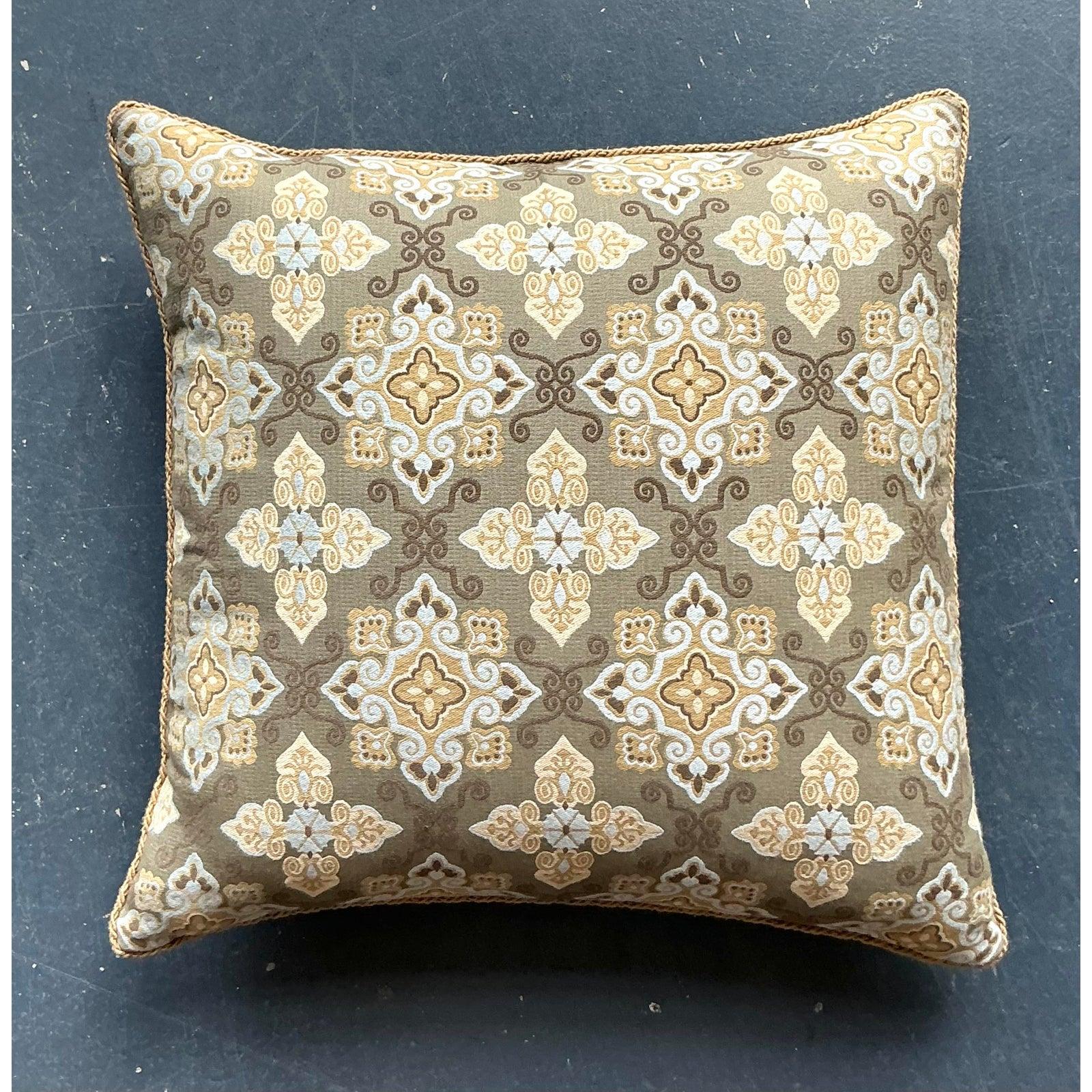 Enrich your living space with this captivating vintage Boho Jacquard throw pillow, a luxurious accent piece that marries intricate design with bohemian allure. The pillow features a richly patterned jacquard fabric, showcasing an elegant medallion