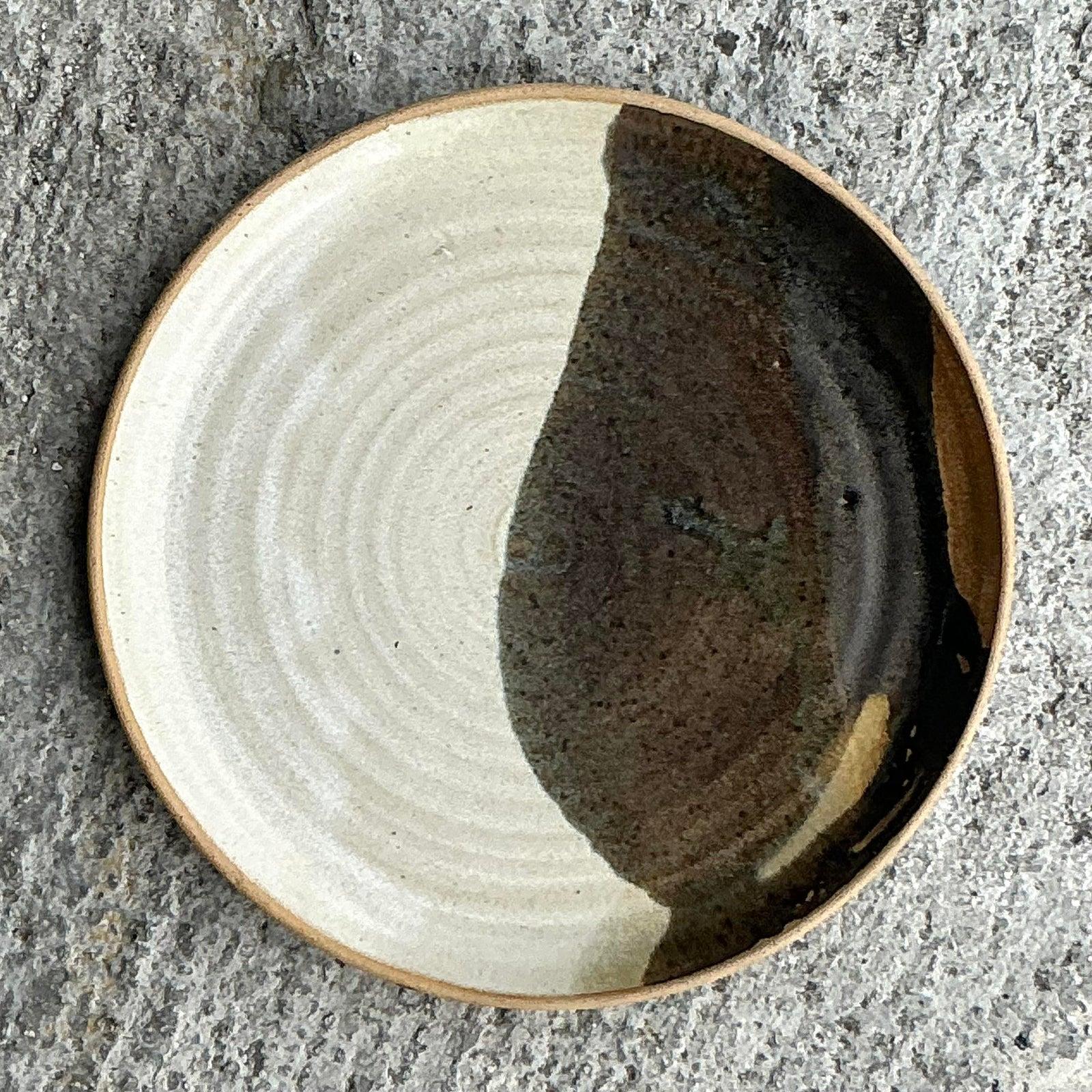 XX secolo Piatto vintage in stile boho dello Studio Jess Pottery in vendita