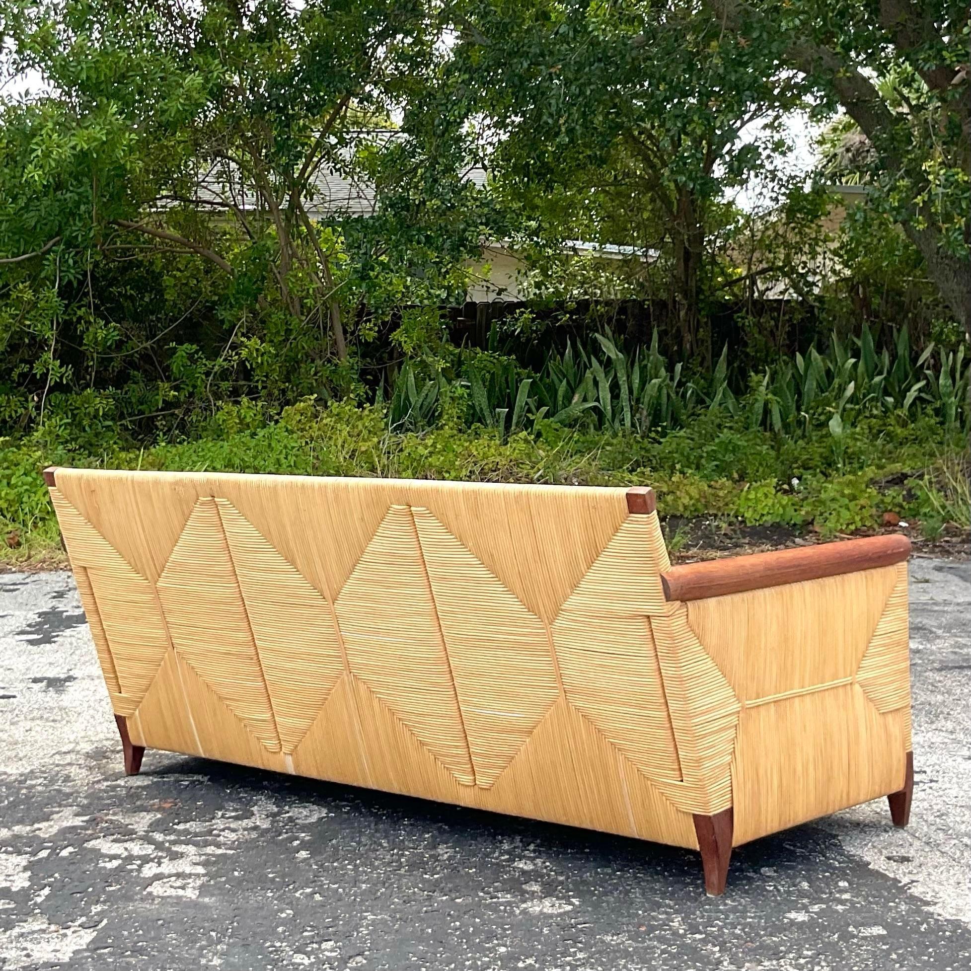 Boho John Hutton für Donghia Merbau Binsen-Sofa, Vintage (20. Jahrhundert) im Angebot