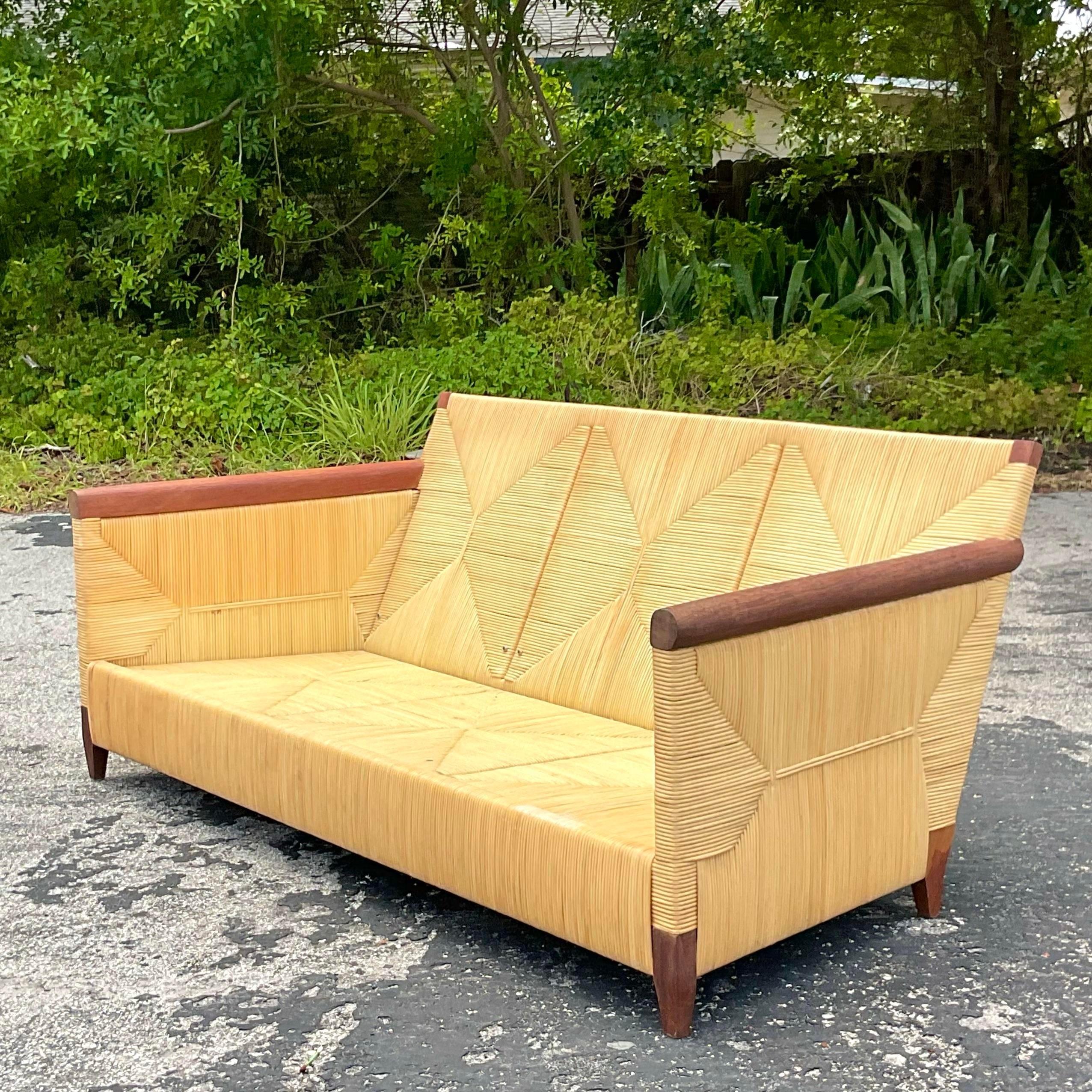 Boho John Hutton für Donghia Merbau Binsen-Sofa, Vintage (Polster) im Angebot