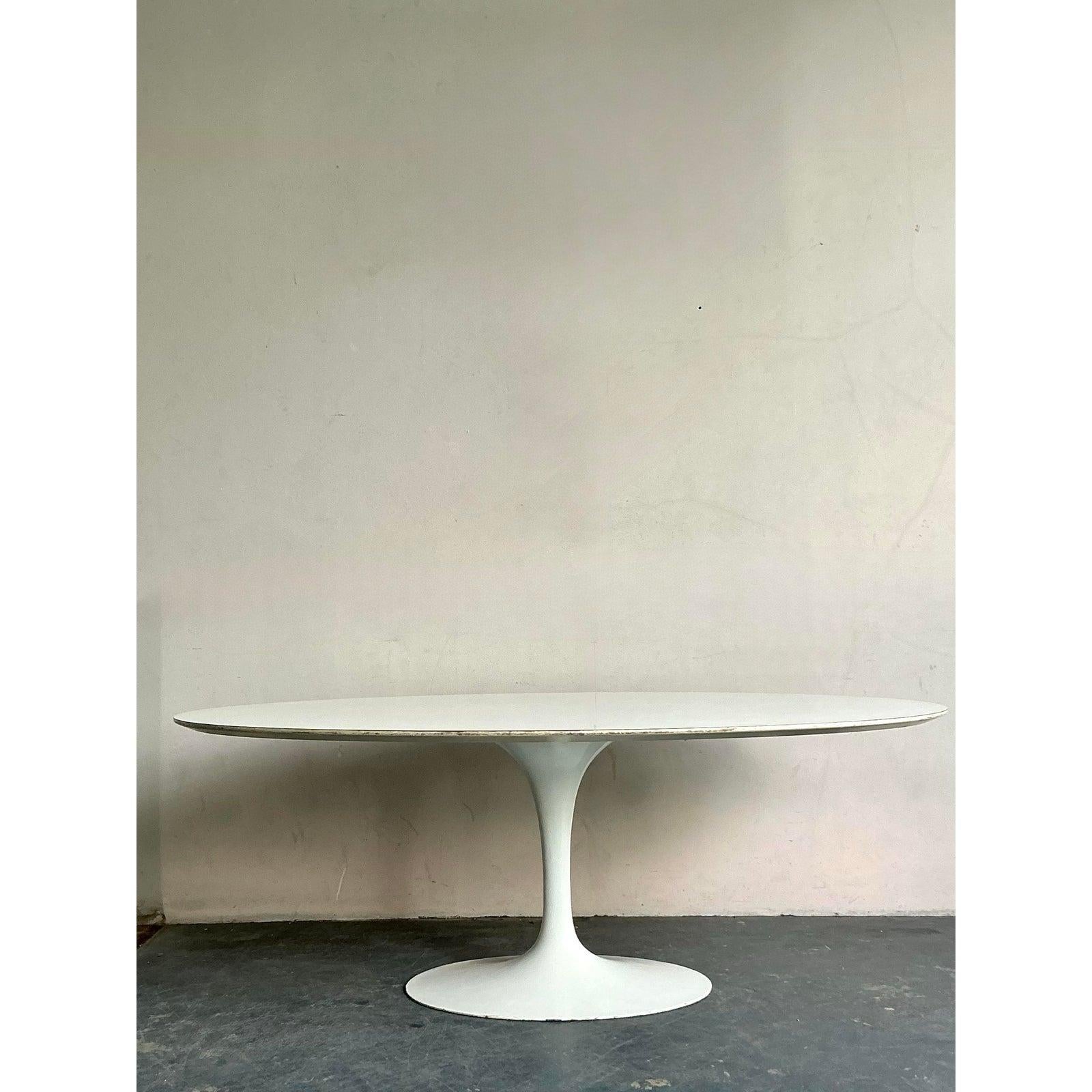 Minimalist Vintage Boho Knoll Saarinen Tulip Table