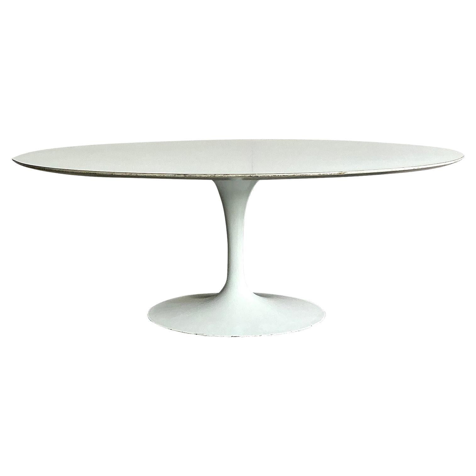 Eero Saarinen Tavoli