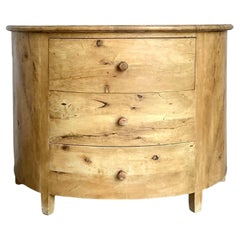 Commodes and Chests of Drawers