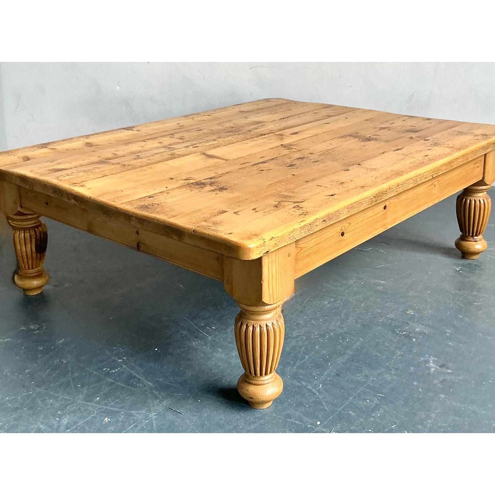 Table basse de ferme en pin noueux Vintage By By en vente 1
